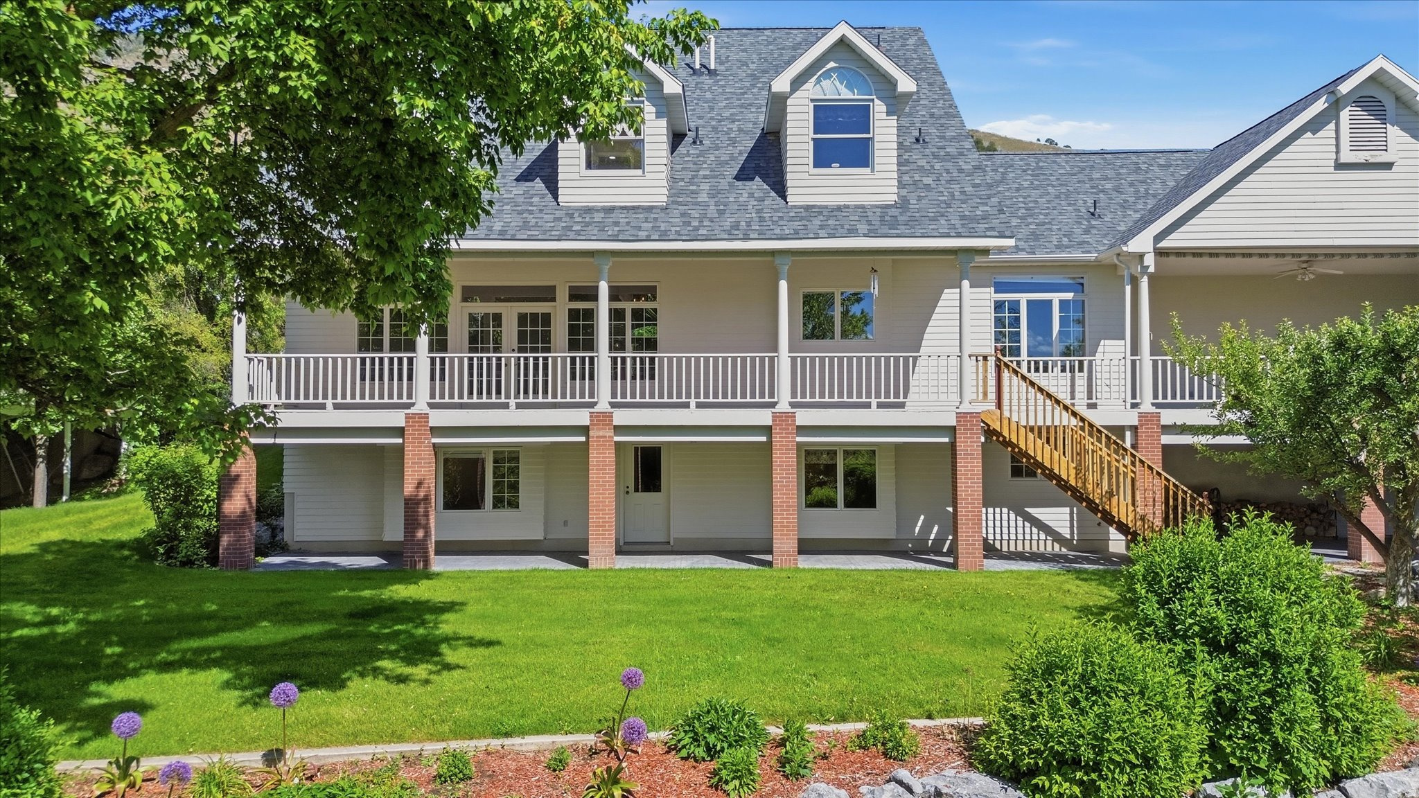 CASTLE HILLS - Residential