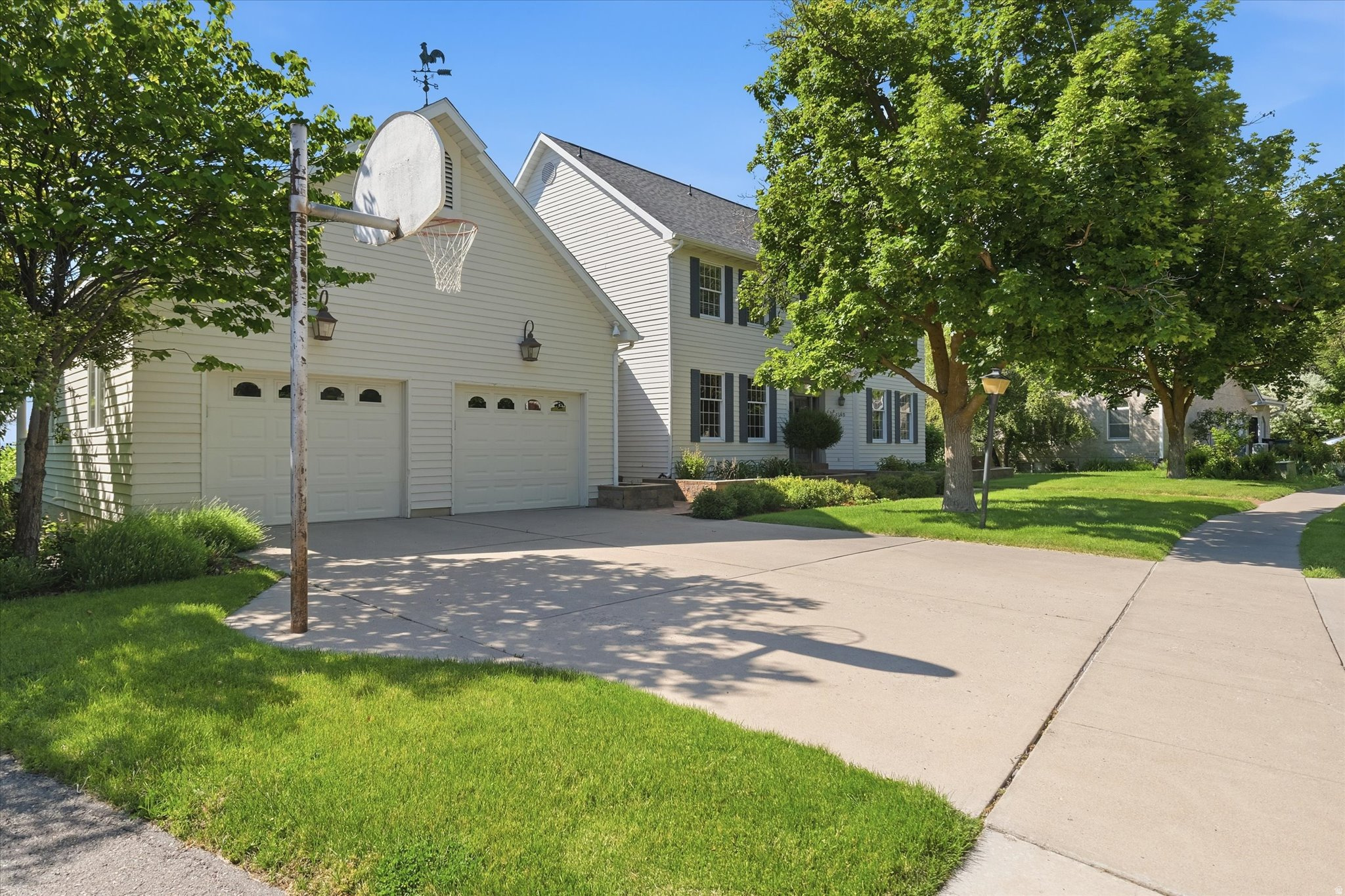 CASTLE HILLS - Residential
