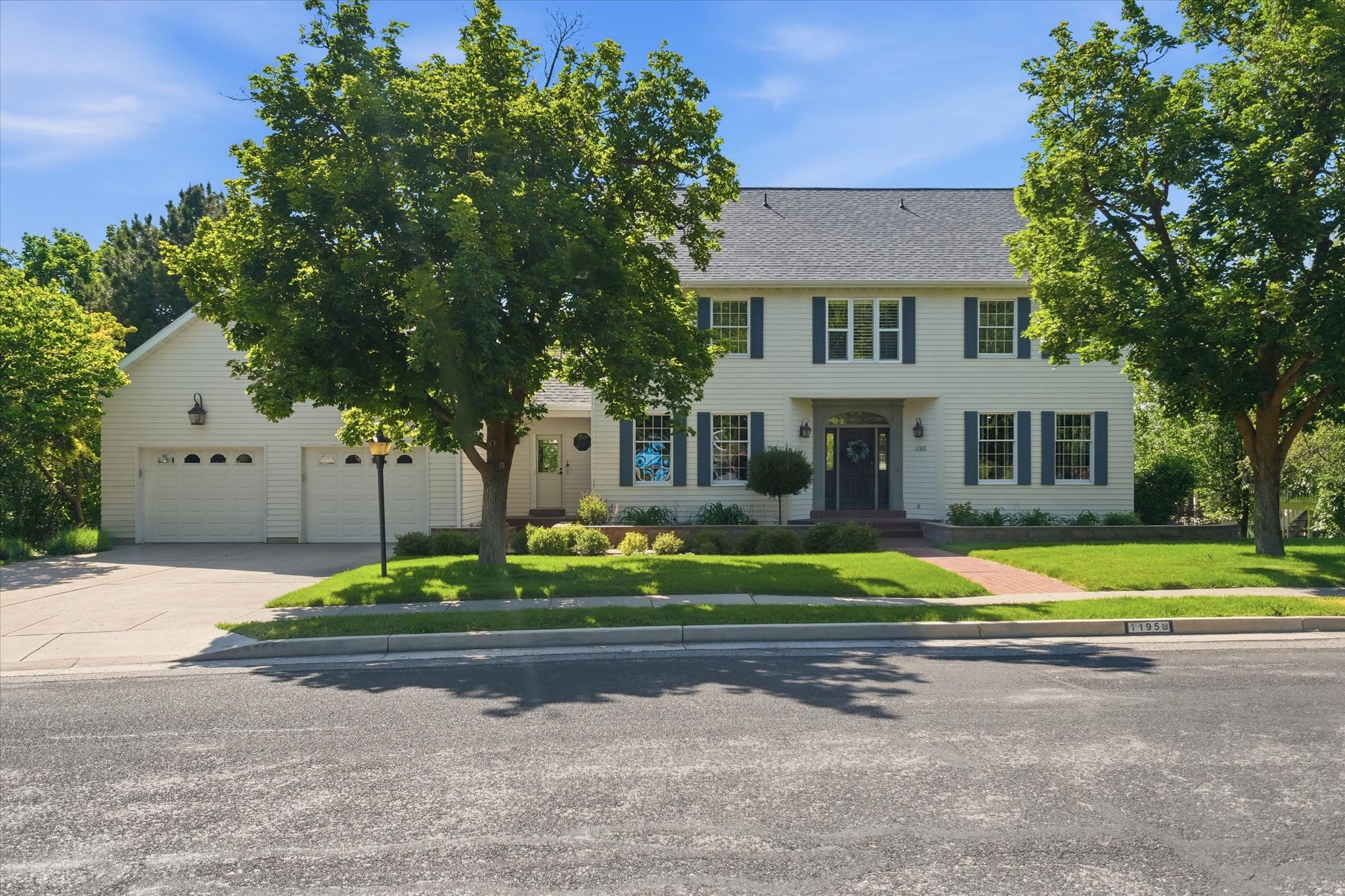 CASTLE HILLS - Residential