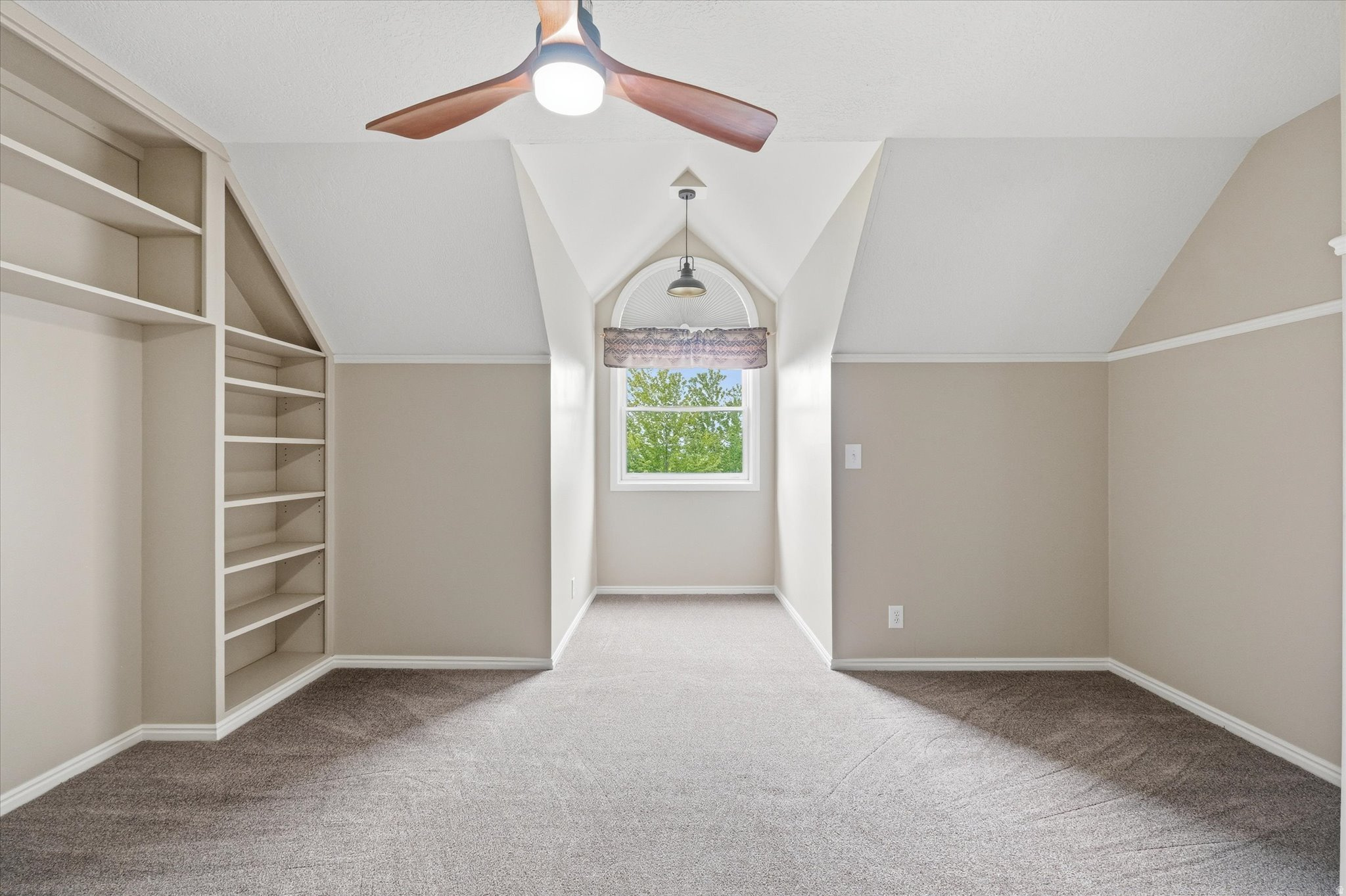 CASTLE HILLS - Residential
