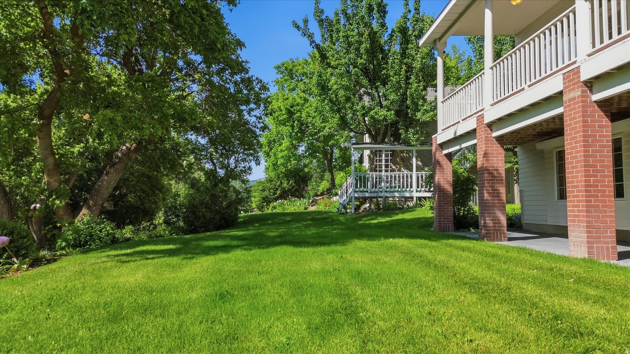 CASTLE HILLS - Residential
