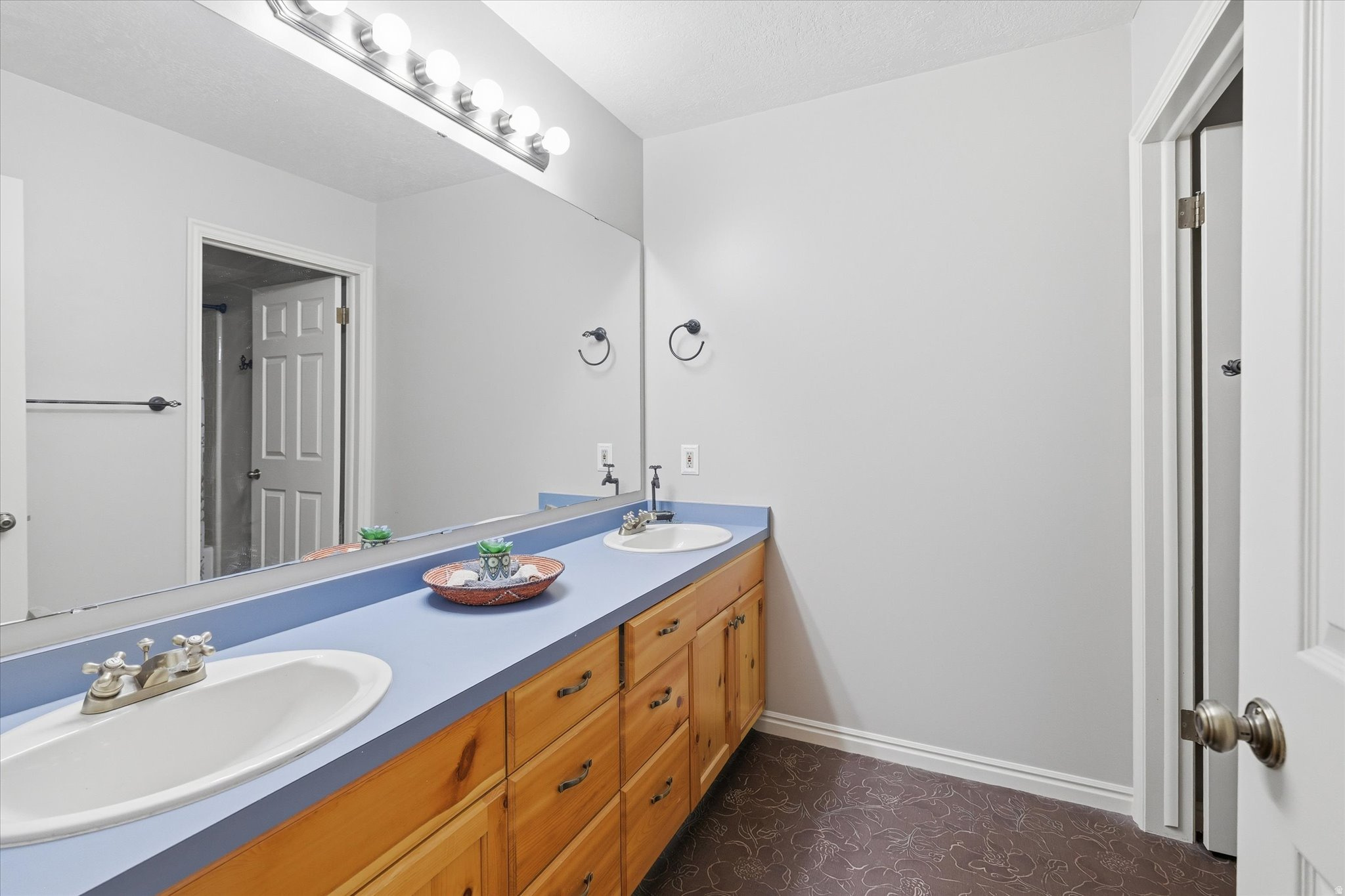 CASTLE HILLS - Residential
