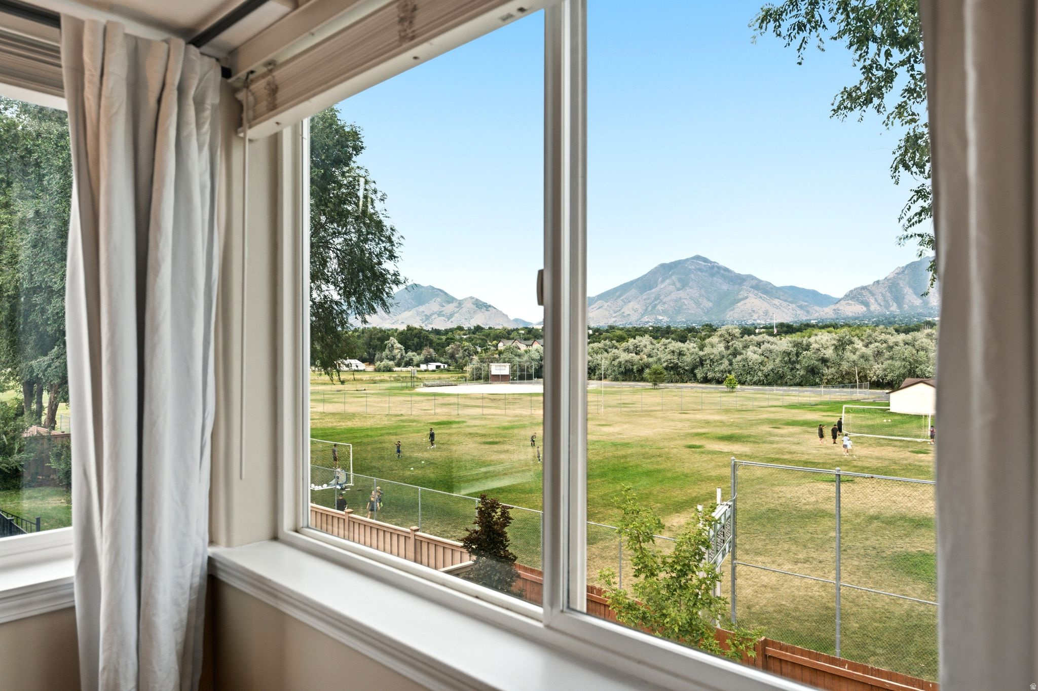 MEADOWS - Residential
