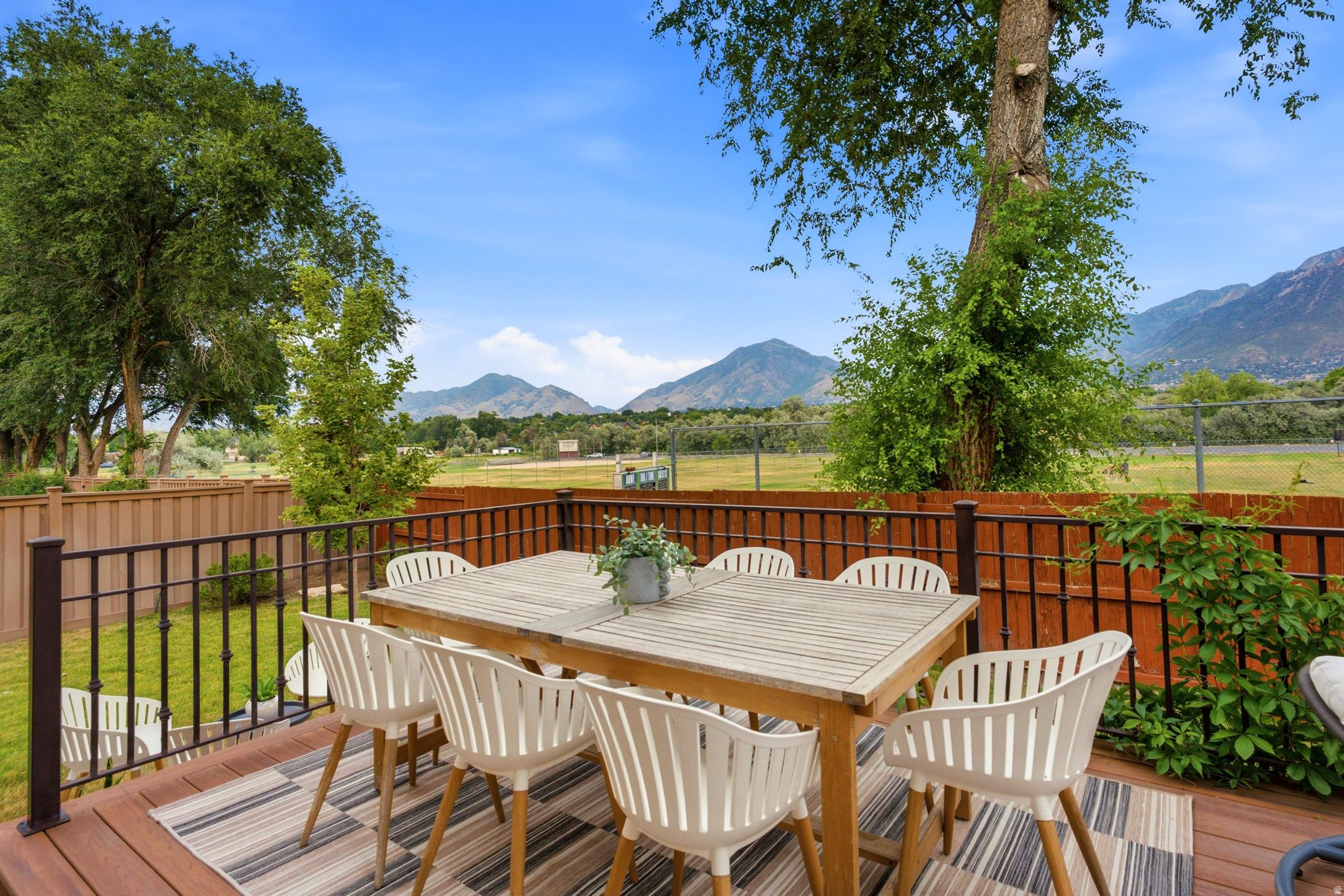 MEADOWS - Residential