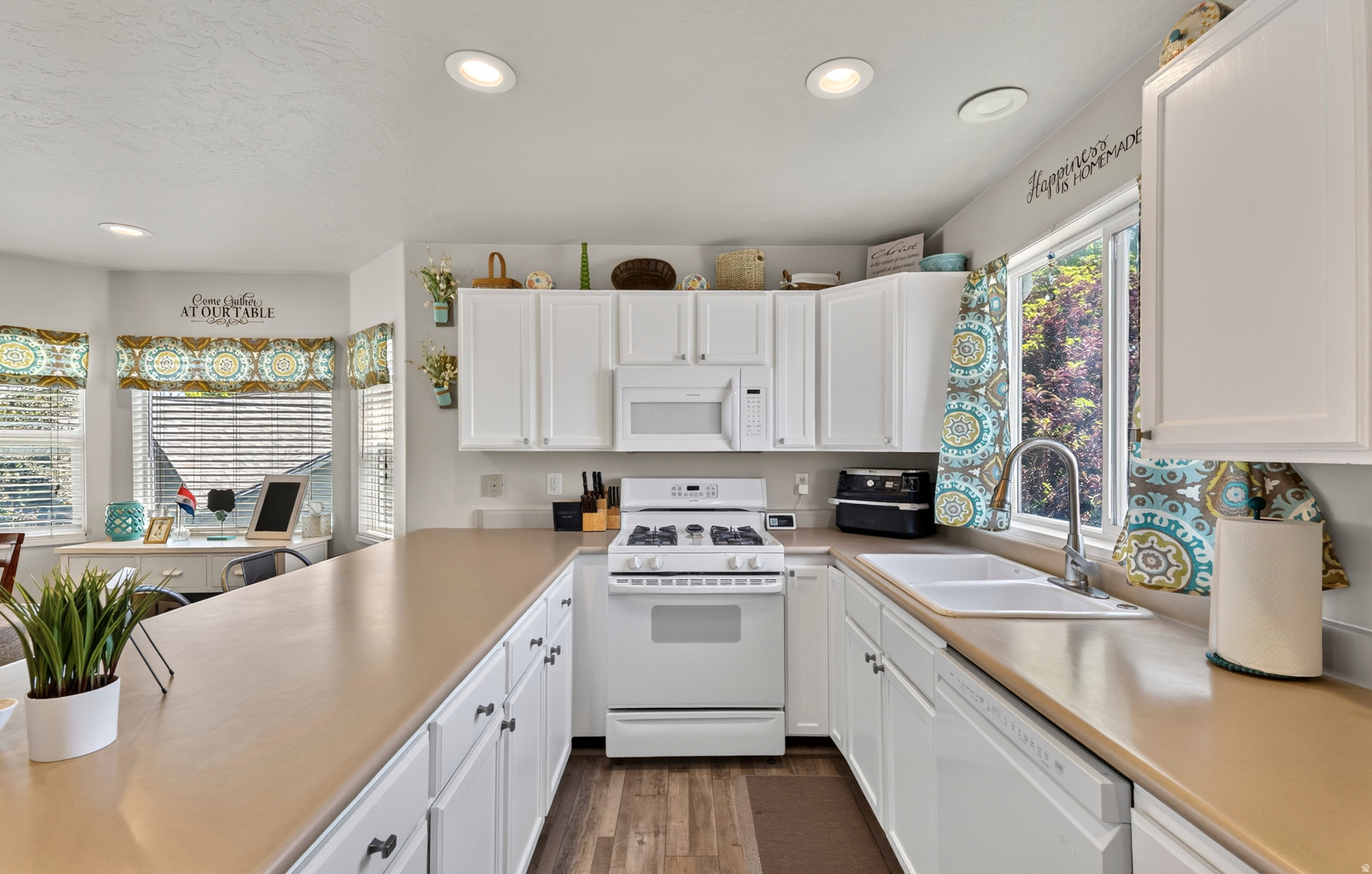 PARKSIDE ESTATES - Residential