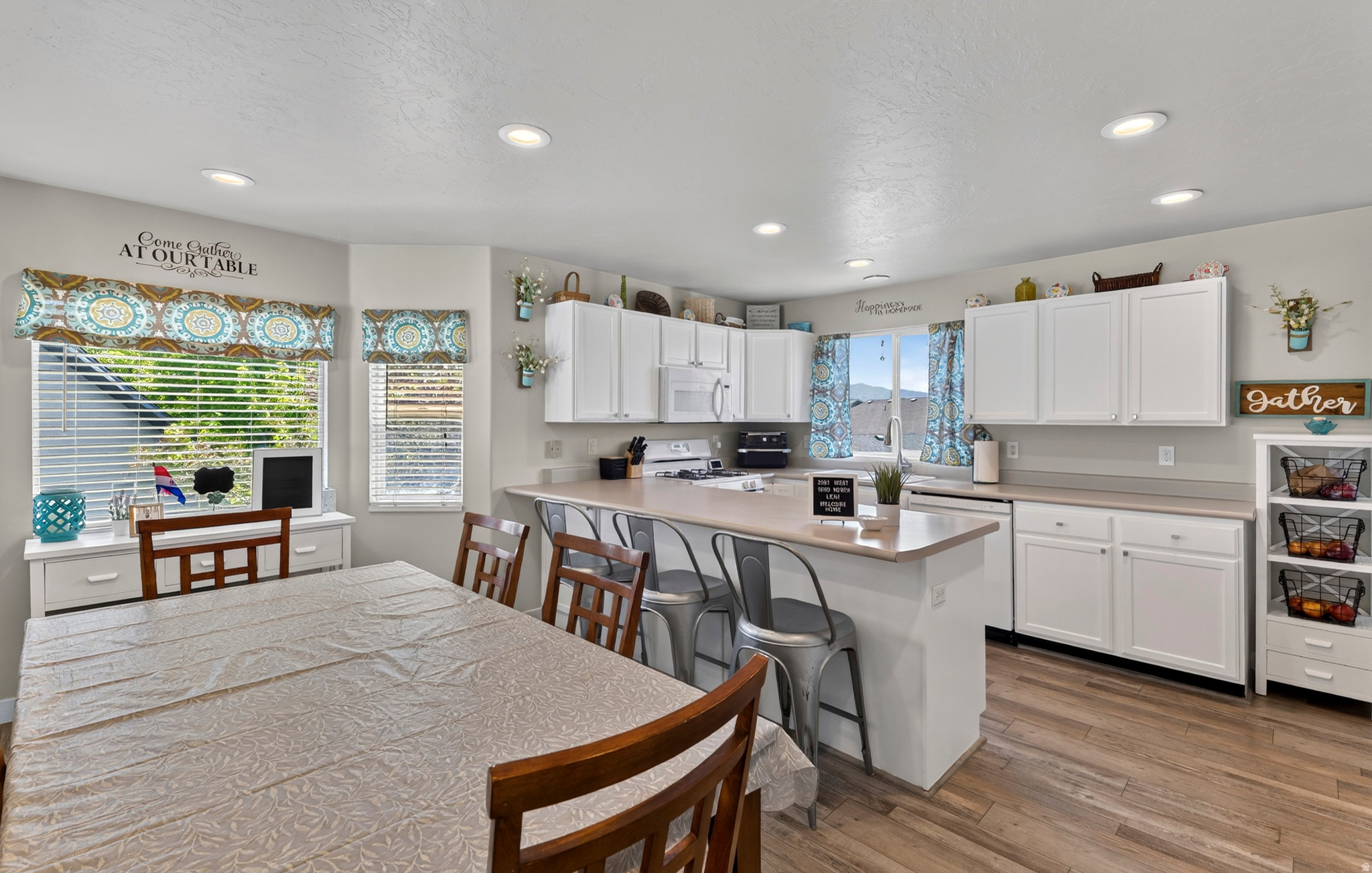 PARKSIDE ESTATES - Residential