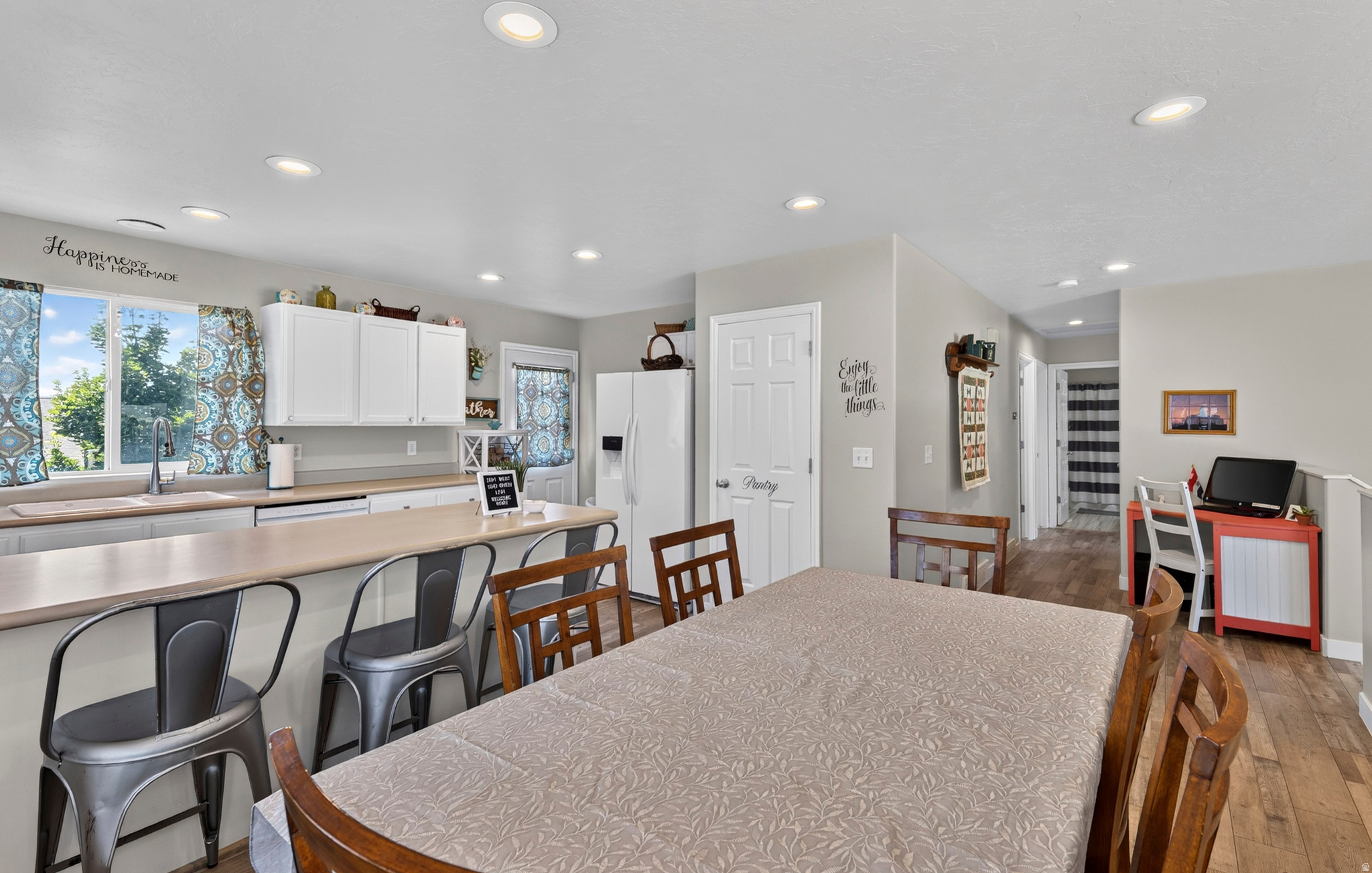 PARKSIDE ESTATES - Residential