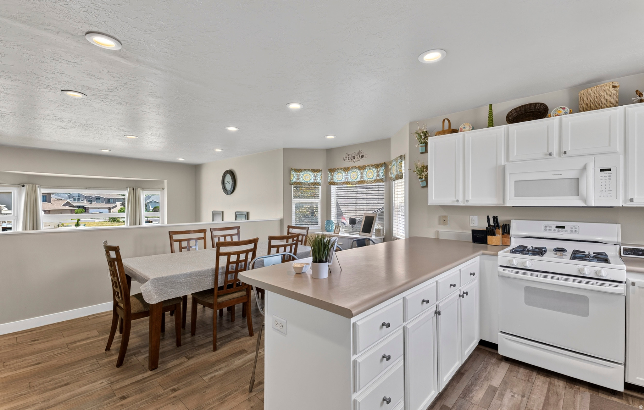 PARKSIDE ESTATES - Residential