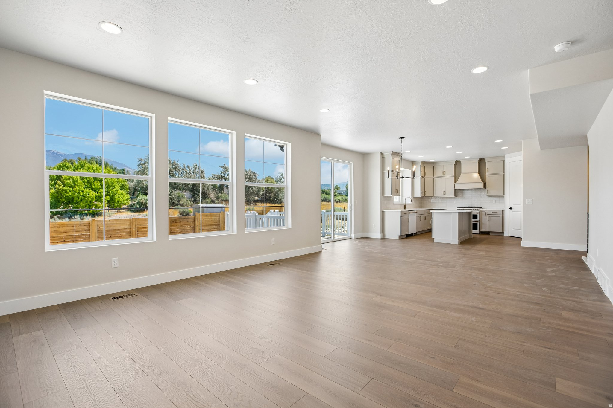 BIG WILLOW CREEK318 - Residential