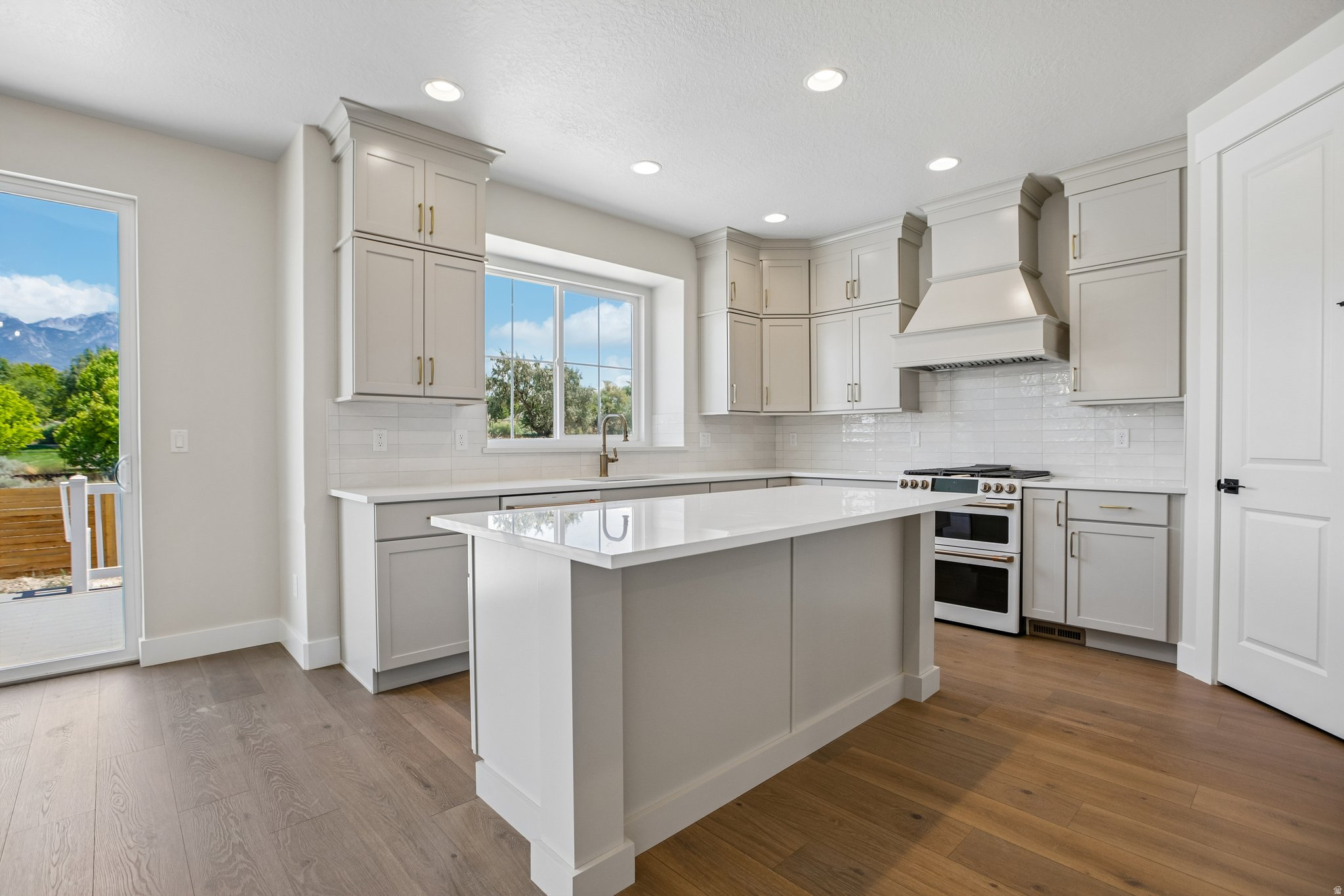 BIG WILLOW CREEK318 - Residential