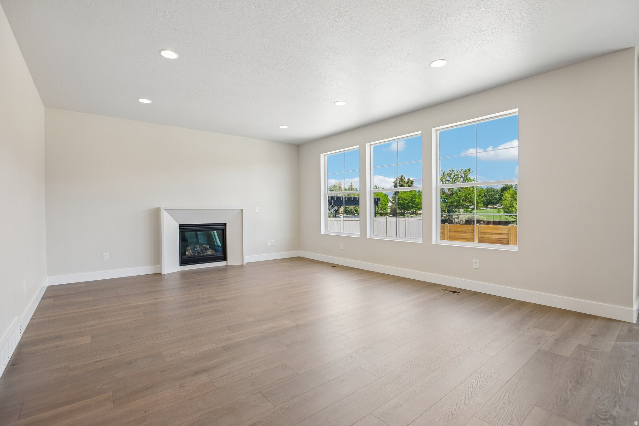 BIG WILLOW CREEK318 - Residential