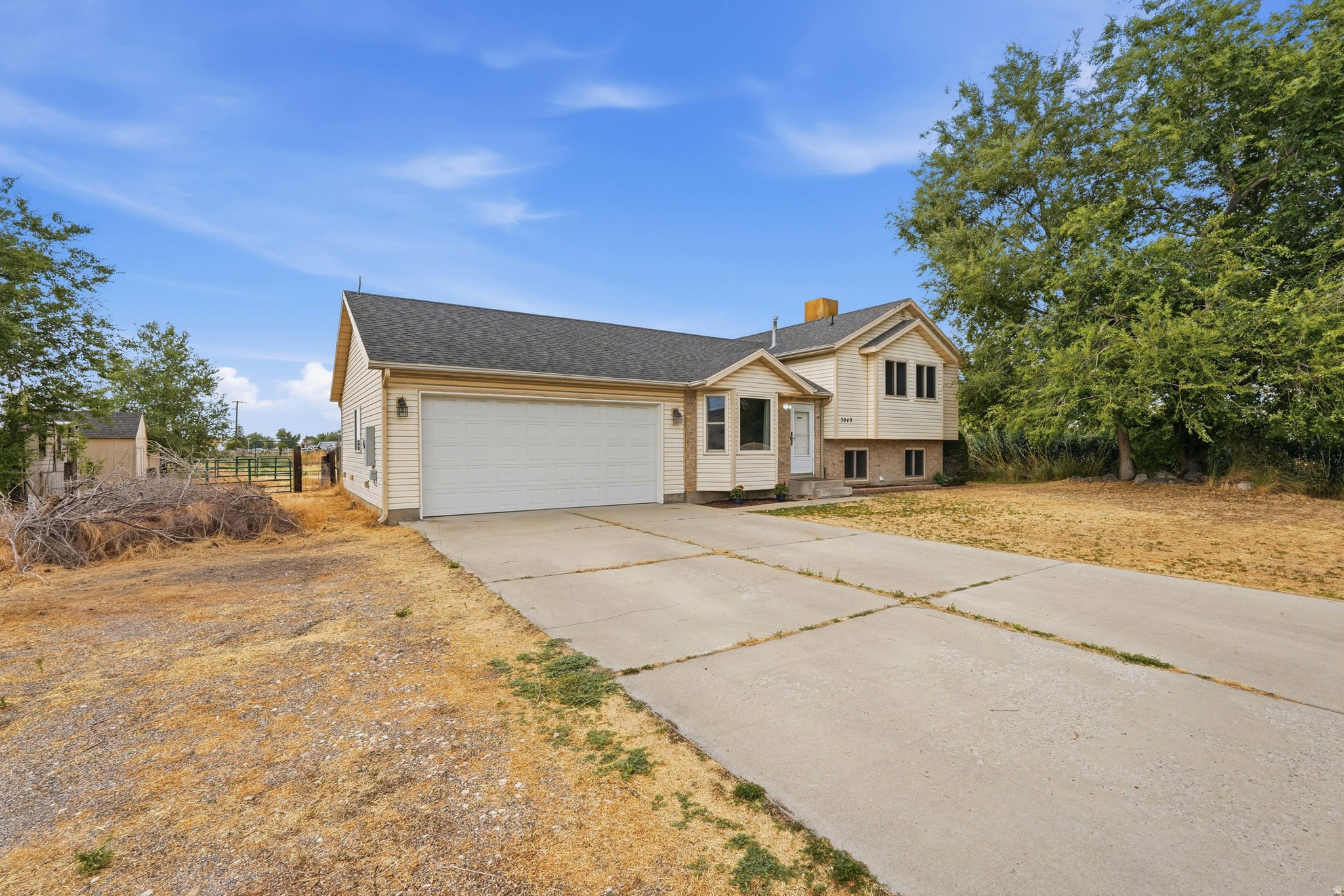 COUNTRY ACRES - Residential