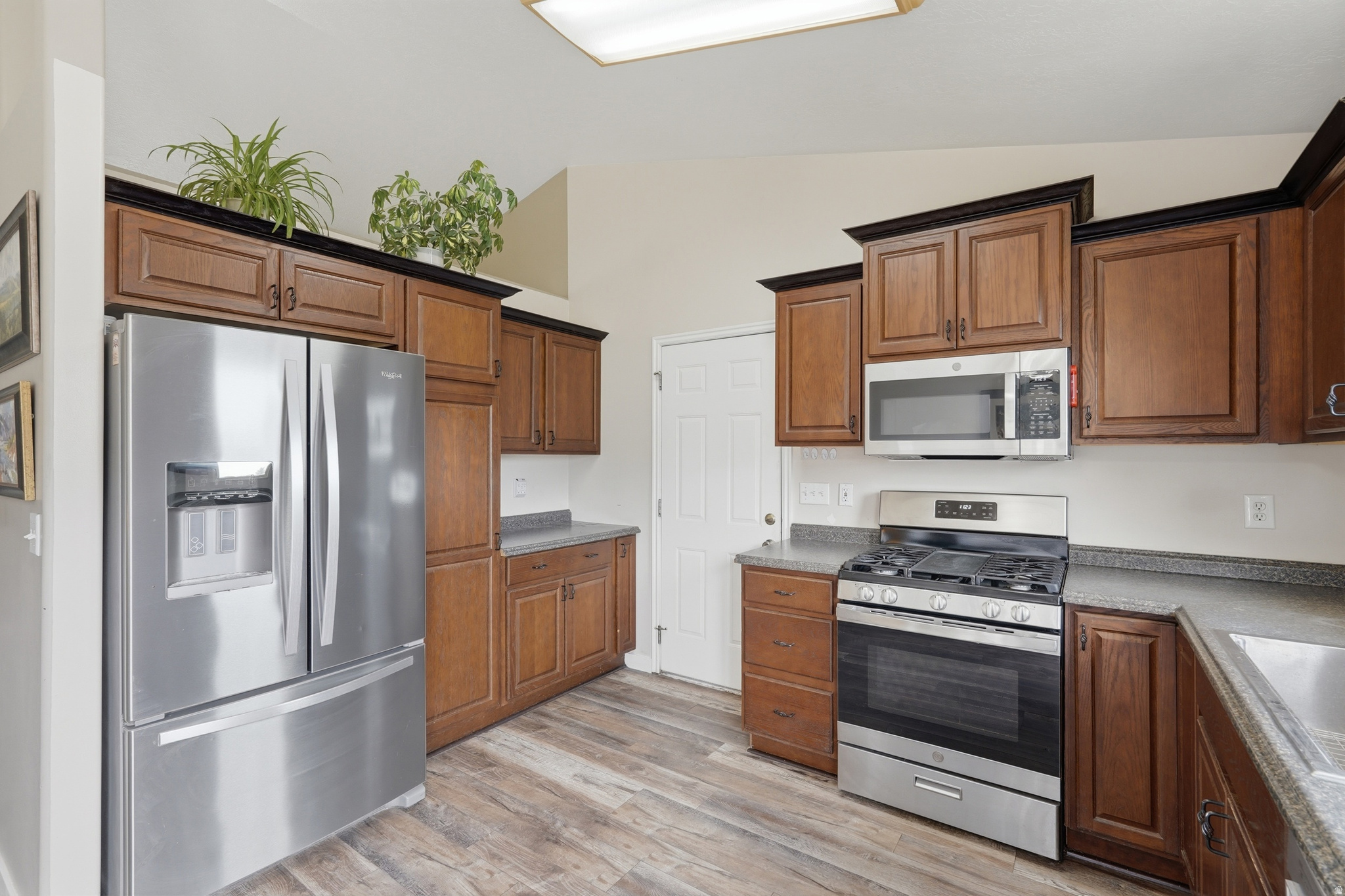 COUNTRY ACRES - Residential