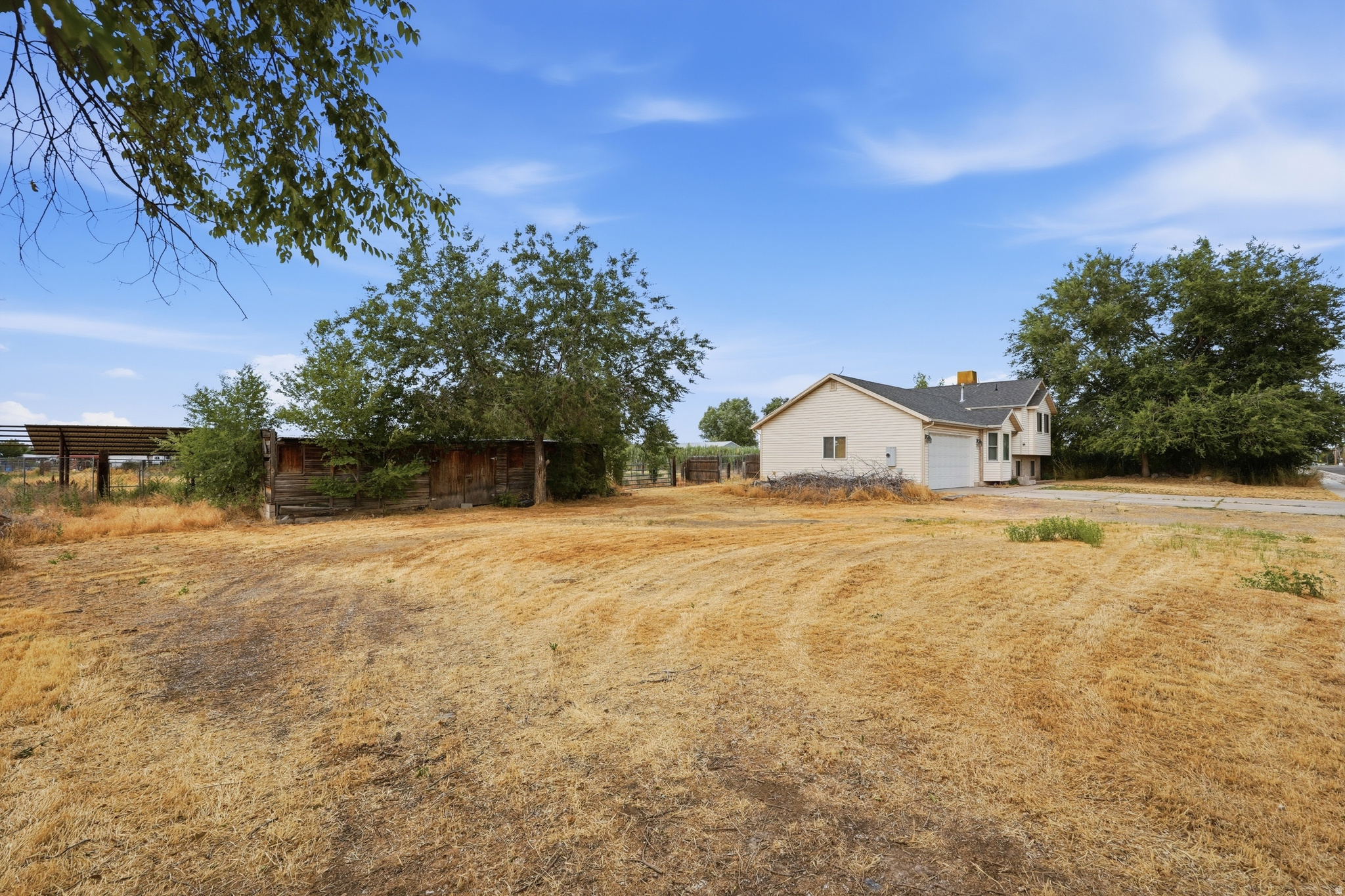 COUNTRY ACRES - Residential