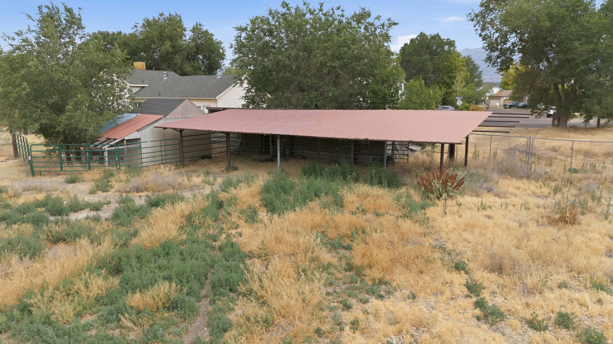 COUNTRY ACRES - Residential