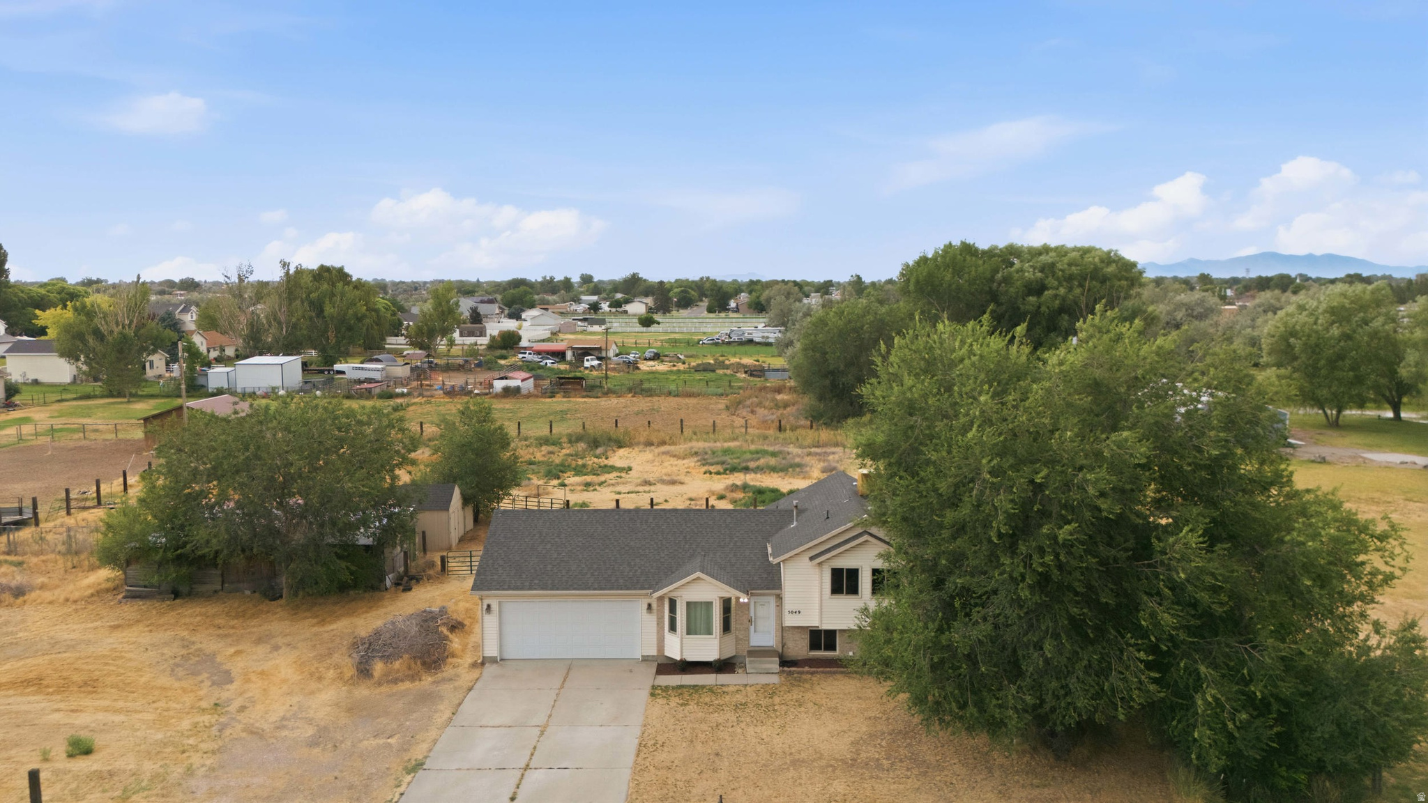 COUNTRY ACRES - Residential