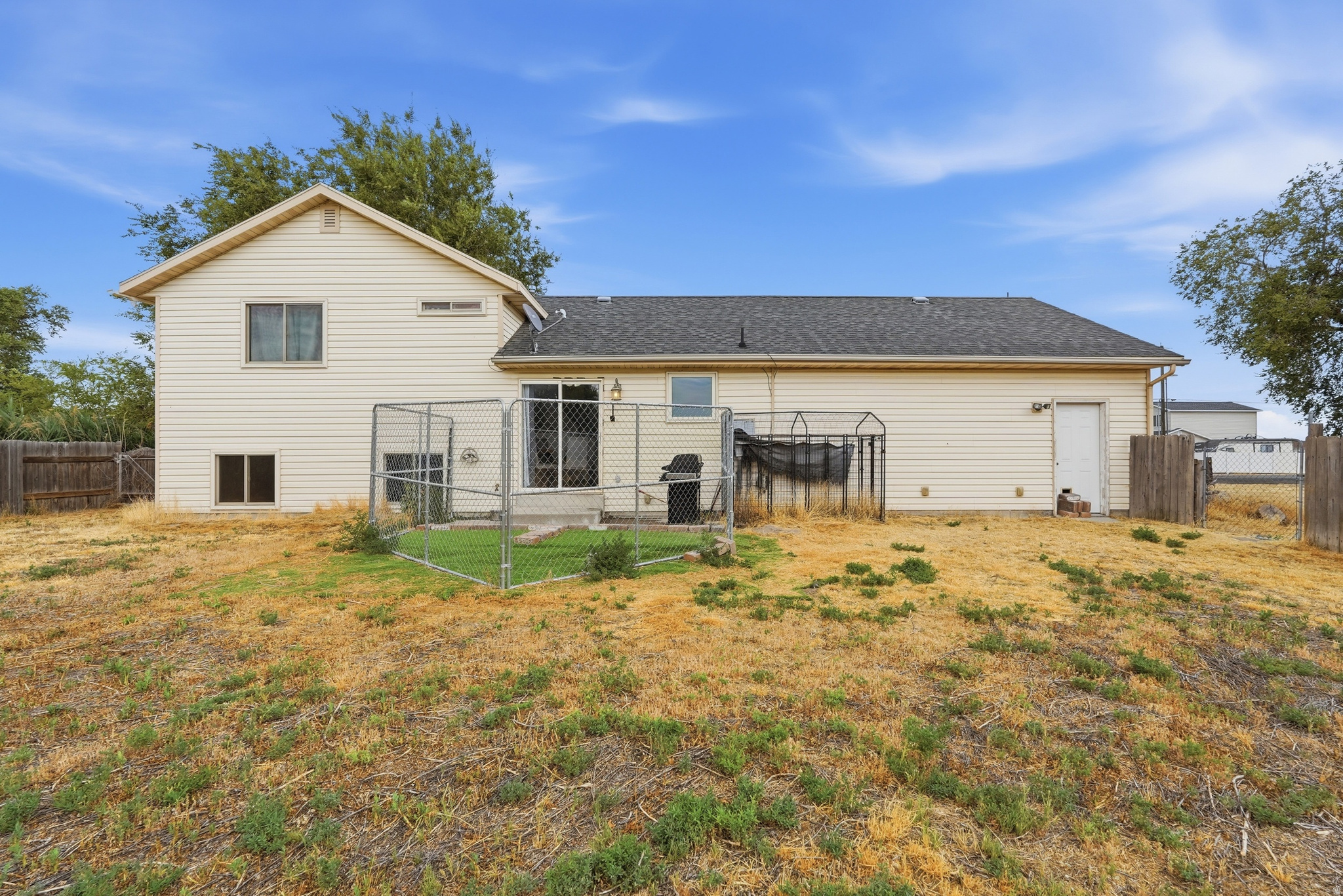 COUNTRY ACRES - Residential