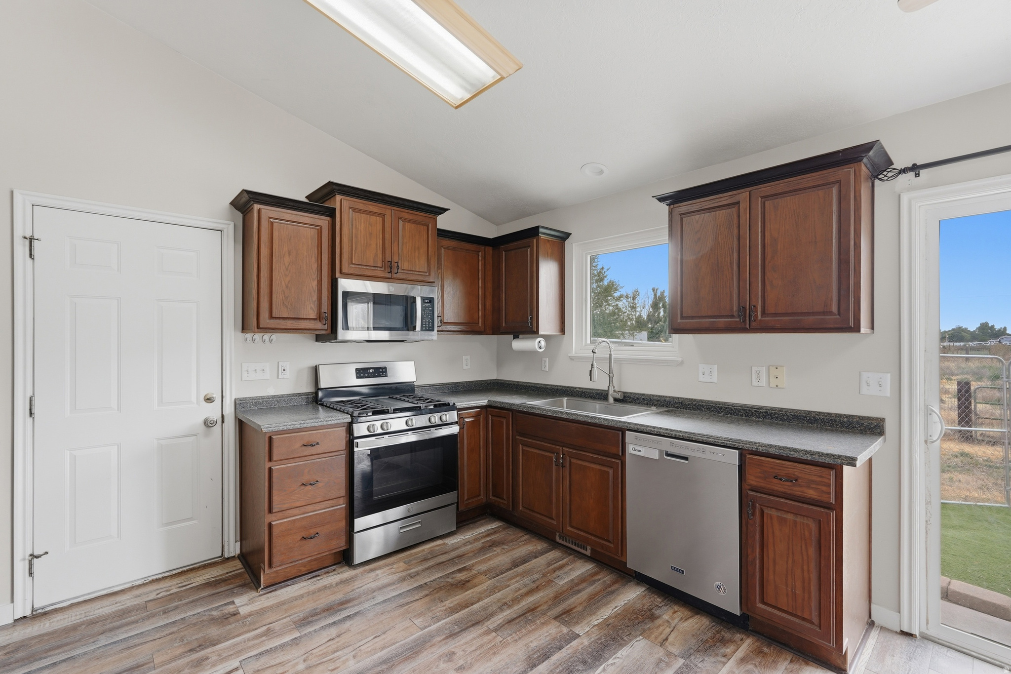 COUNTRY ACRES - Residential