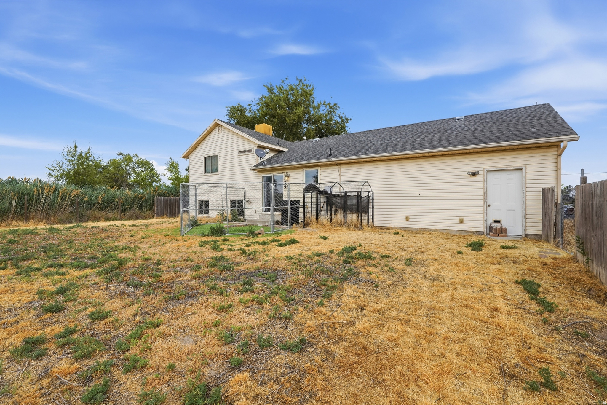 COUNTRY ACRES - Residential