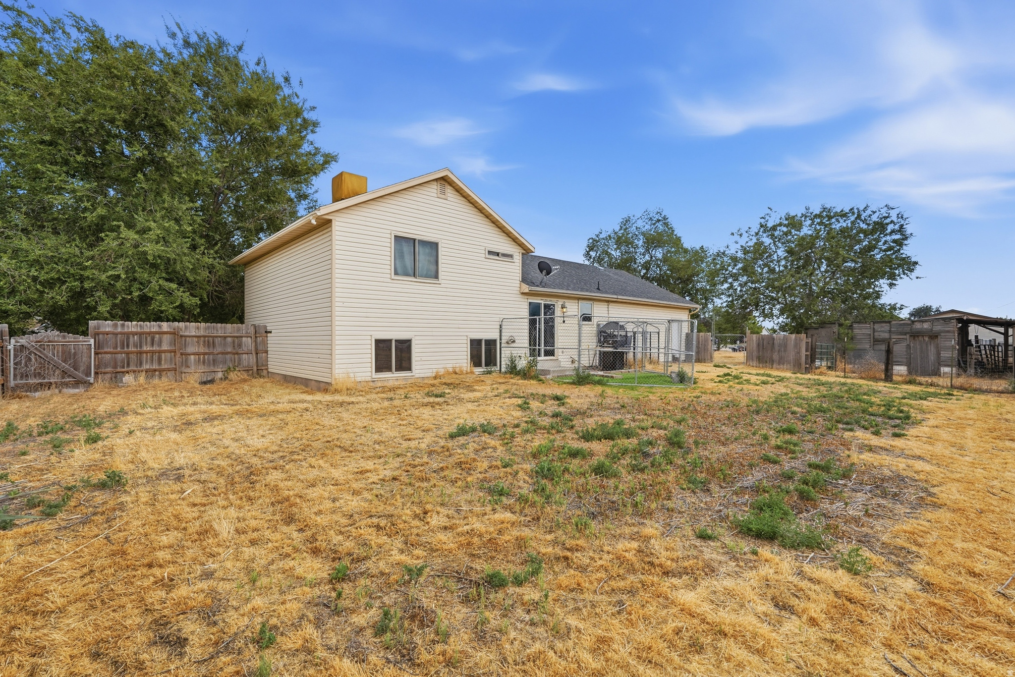 COUNTRY ACRES - Residential