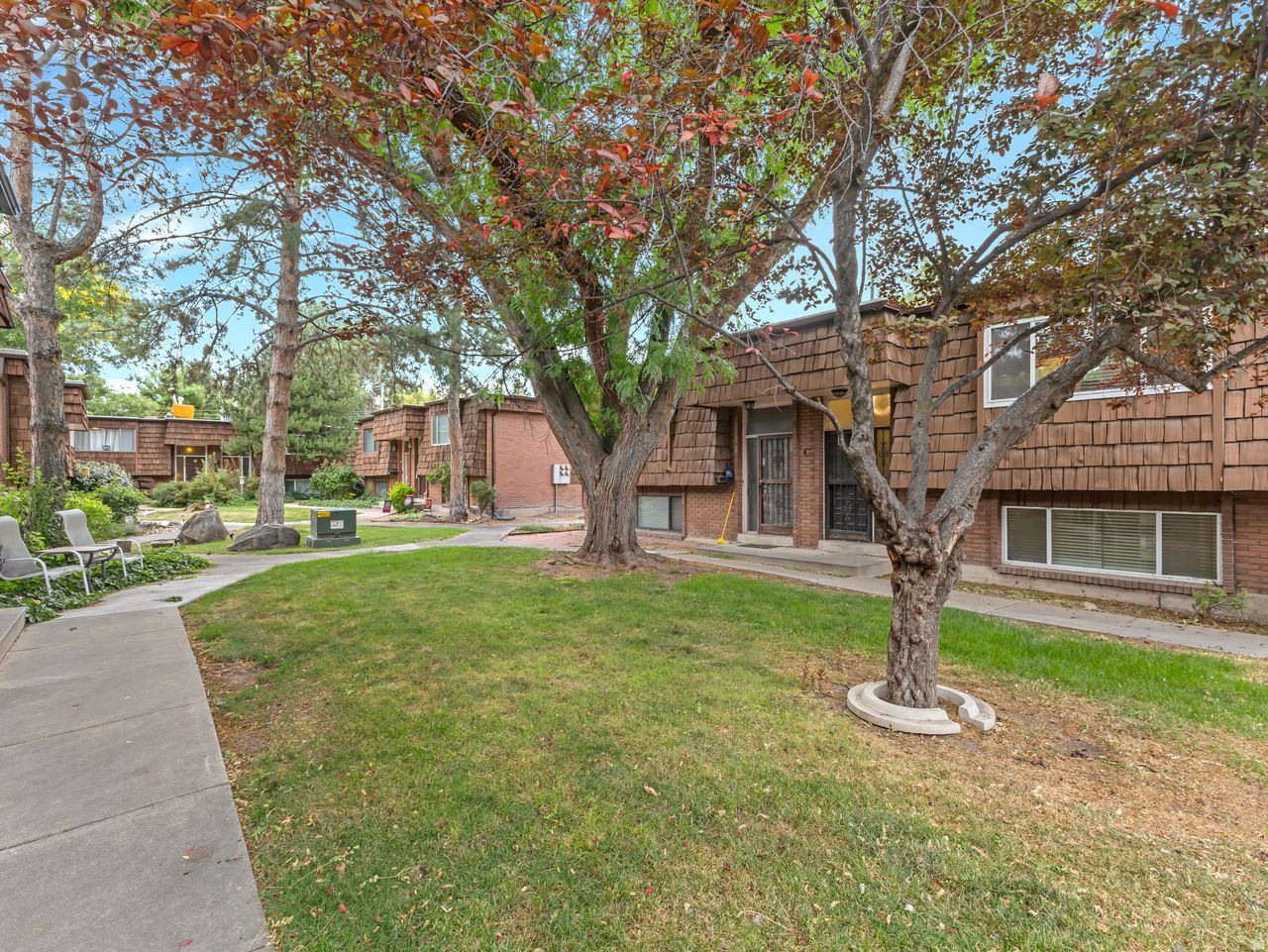 SILVER MAPLES - Residential