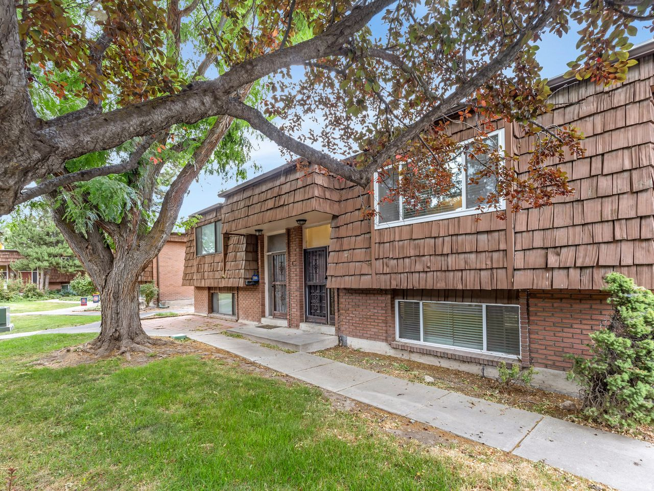 SILVER MAPLES - Residential