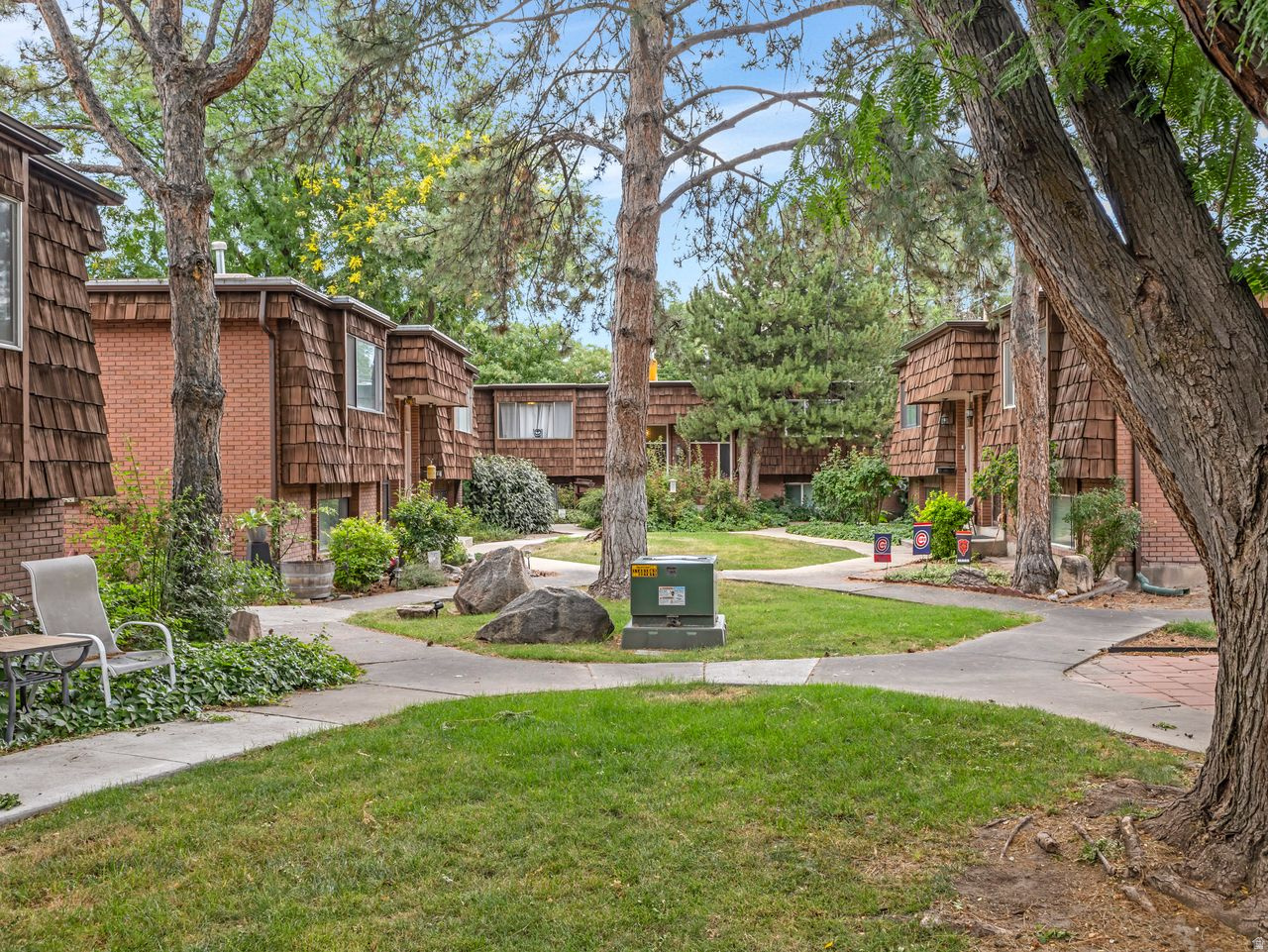 SILVER MAPLES - Residential