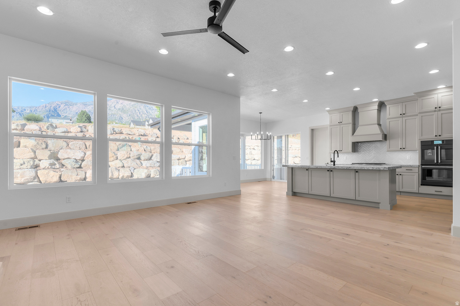 WEBER VIEW 213 - Residential