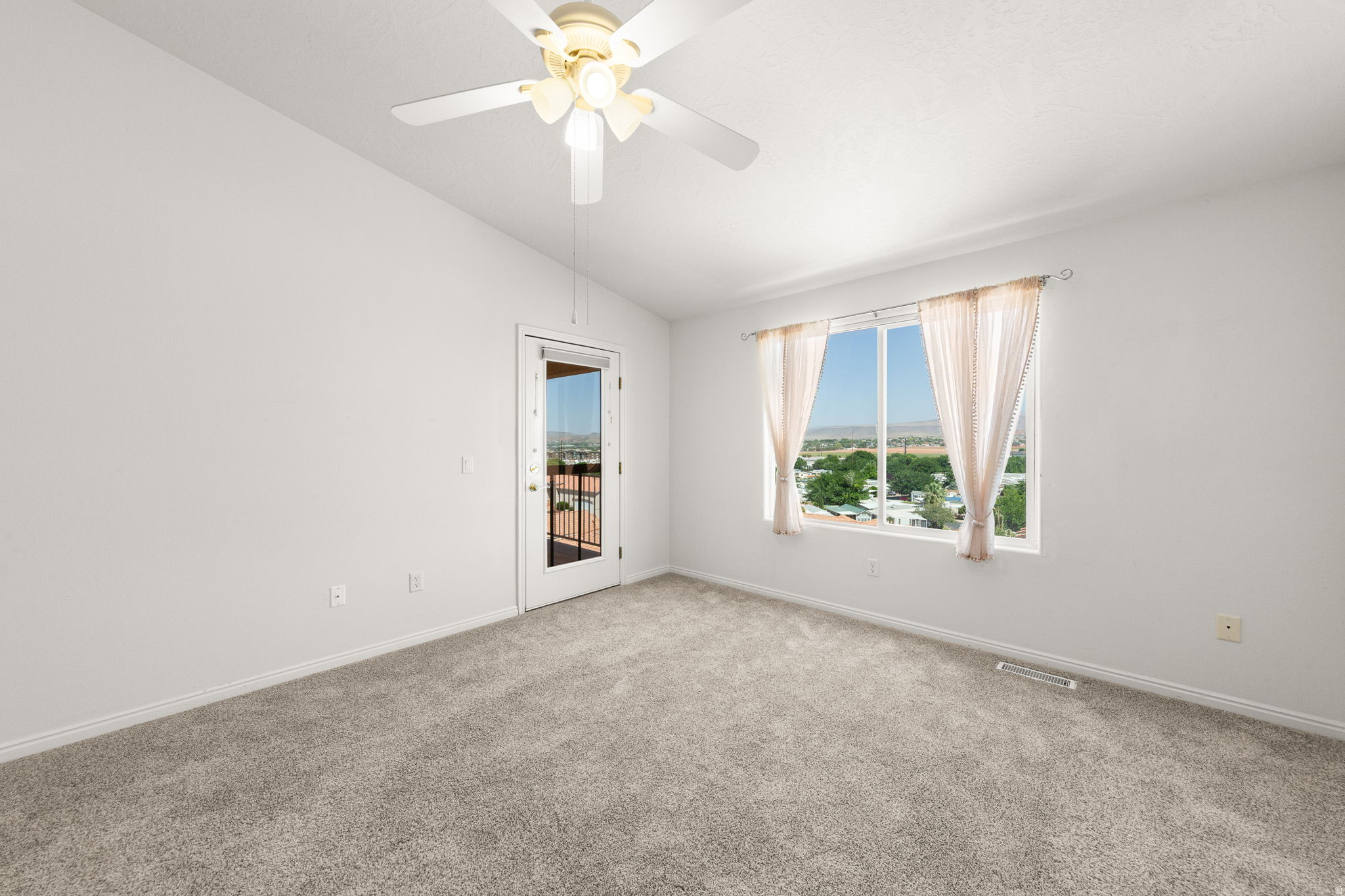 RIDGEPOINTE - Residential