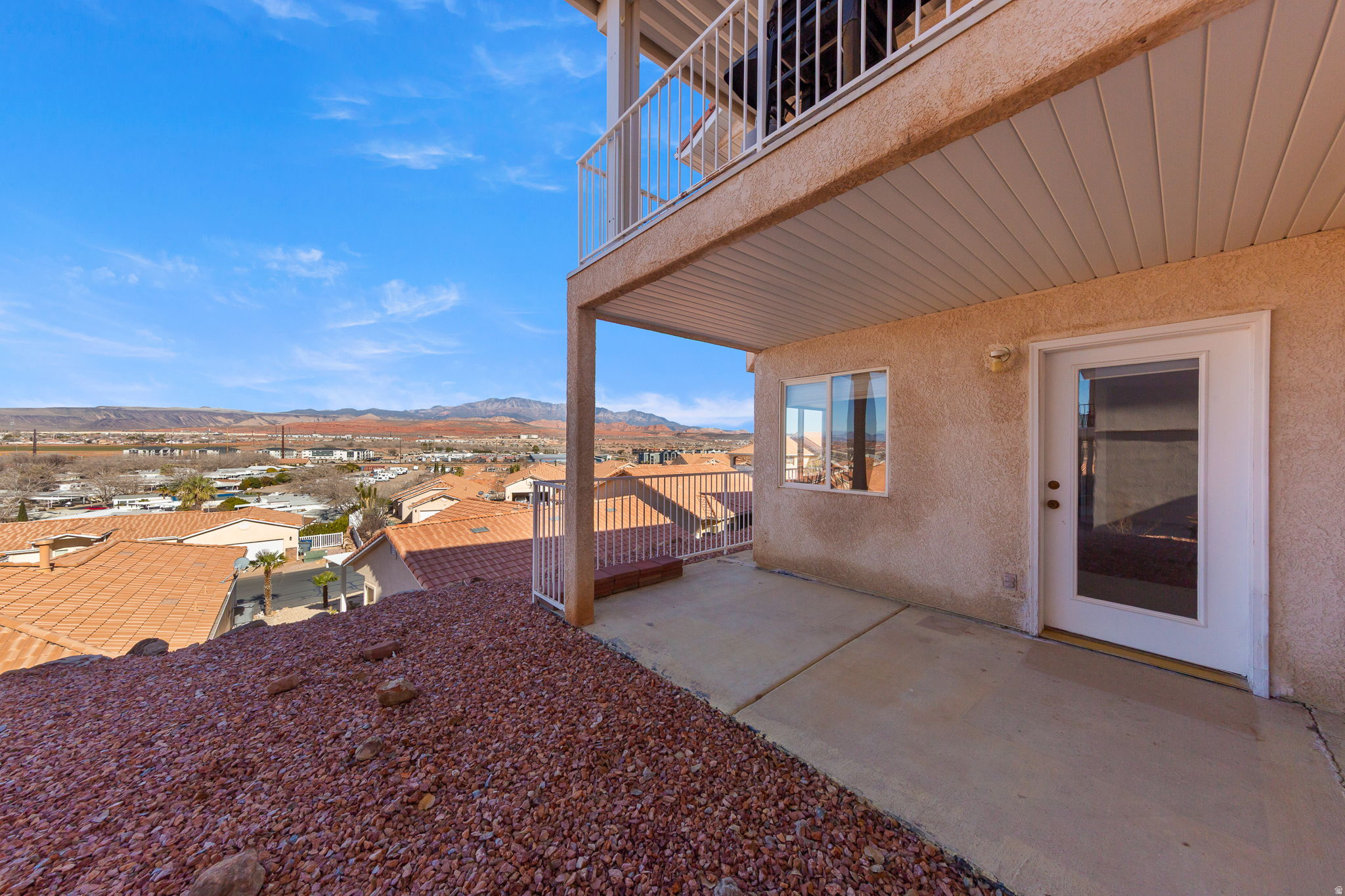 RIDGEPOINTE - Residential
