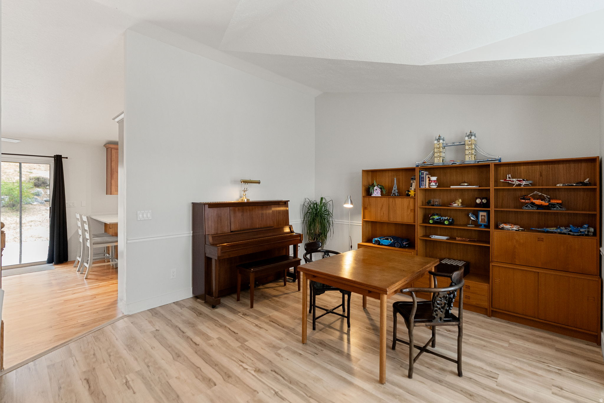 CONTINENTAL ESTATES - Residential