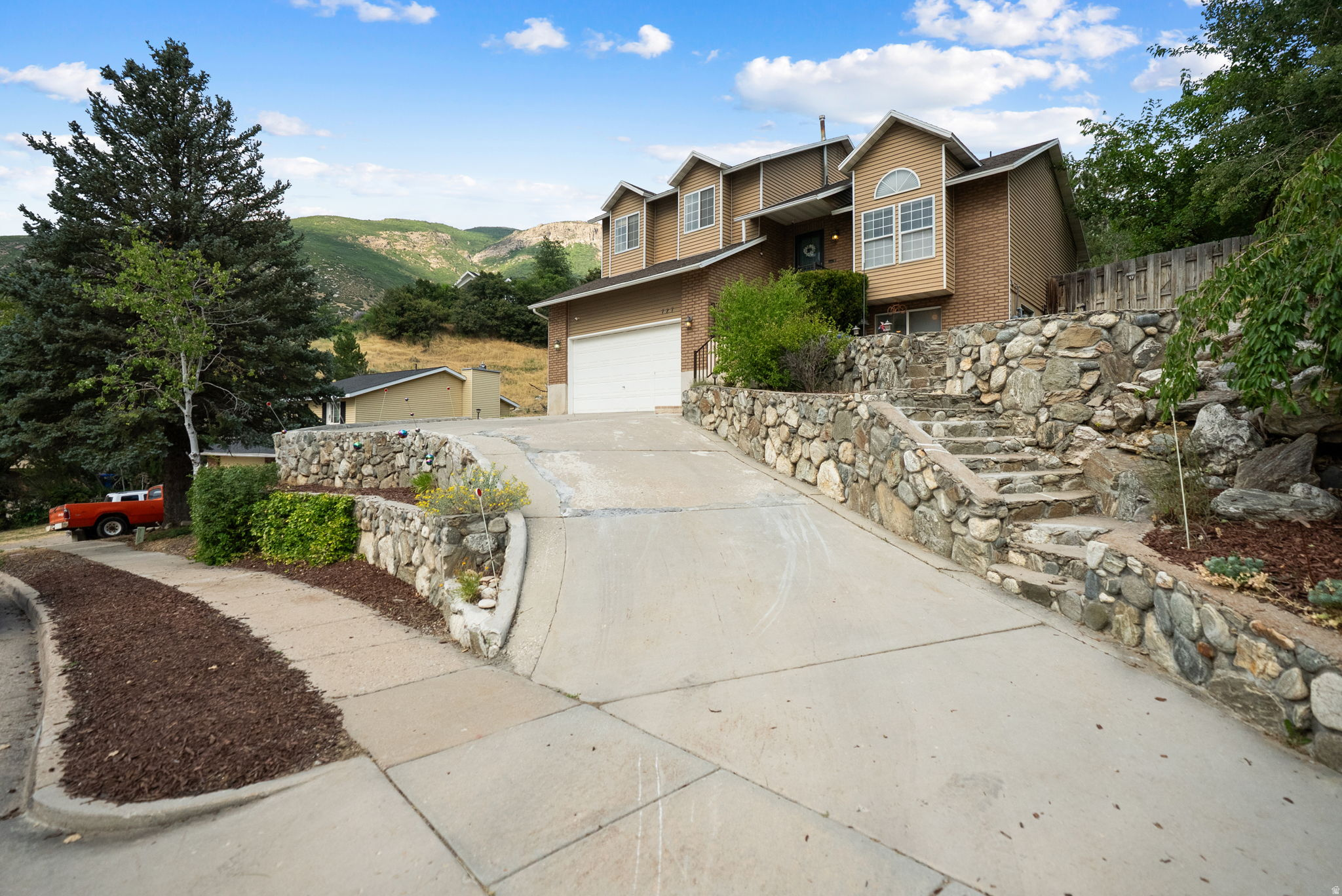 CONTINENTAL ESTATES - Residential
