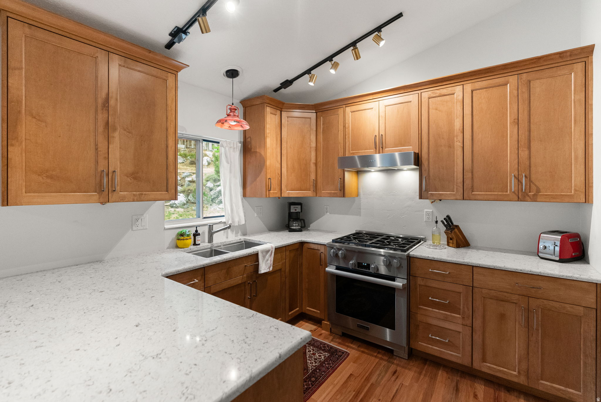 CONTINENTAL ESTATES - Residential