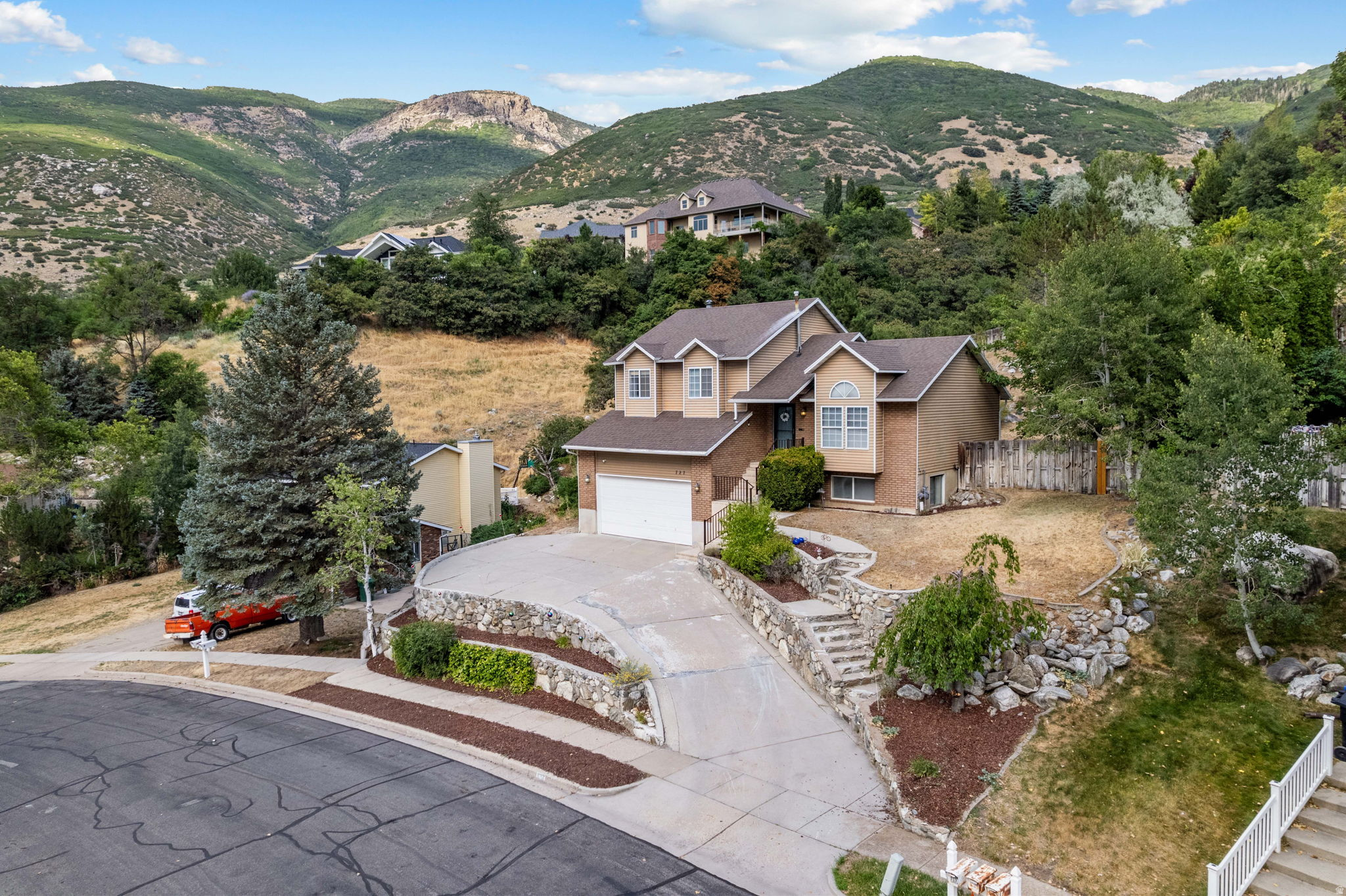 CONTINENTAL ESTATES - Residential