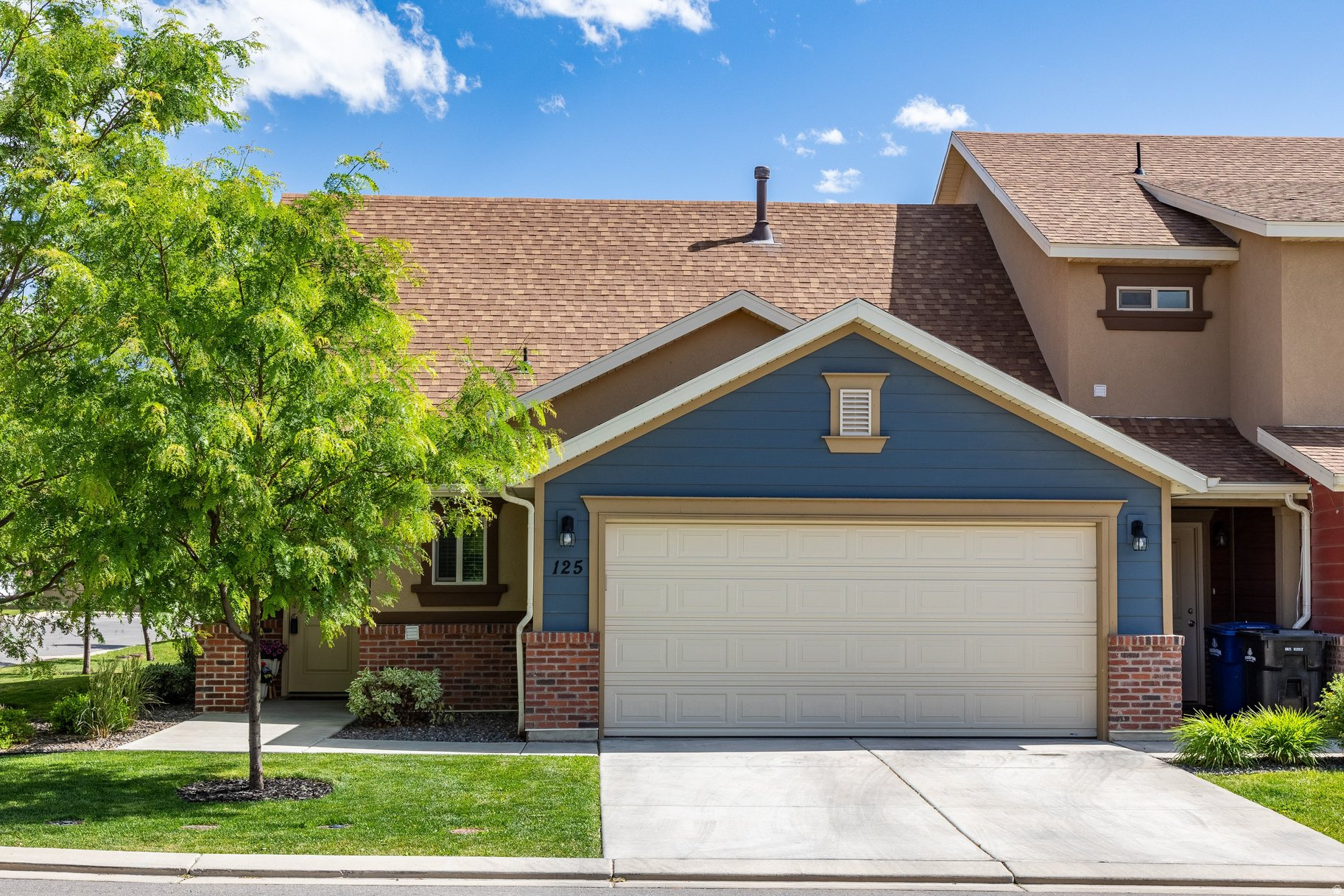 ***Multiple offer situation. Highest and best offers due by June 2nd at noon.*** Immaculate end-unit townhome in a fantastic Spanish Fork location! Conveniently situated just blocks from the new recreation center, baseball fields, pickleball courts, and Main Street. With quick access to shopping, restaurants, and more. This home has been meticulously cared for and feels practically brand new. Enjoy the convenience of a main-level primary suite, generously sized rooms, and an open, comfortable floor plan designed for easy living. With natural light, thoughtful layout, and exceptional upkeep throughout, this move-in-ready home stands out from the rest.