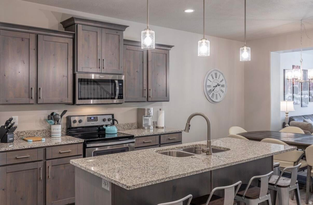 ESCAPES AT THE LEDGES PH 4 - Residential