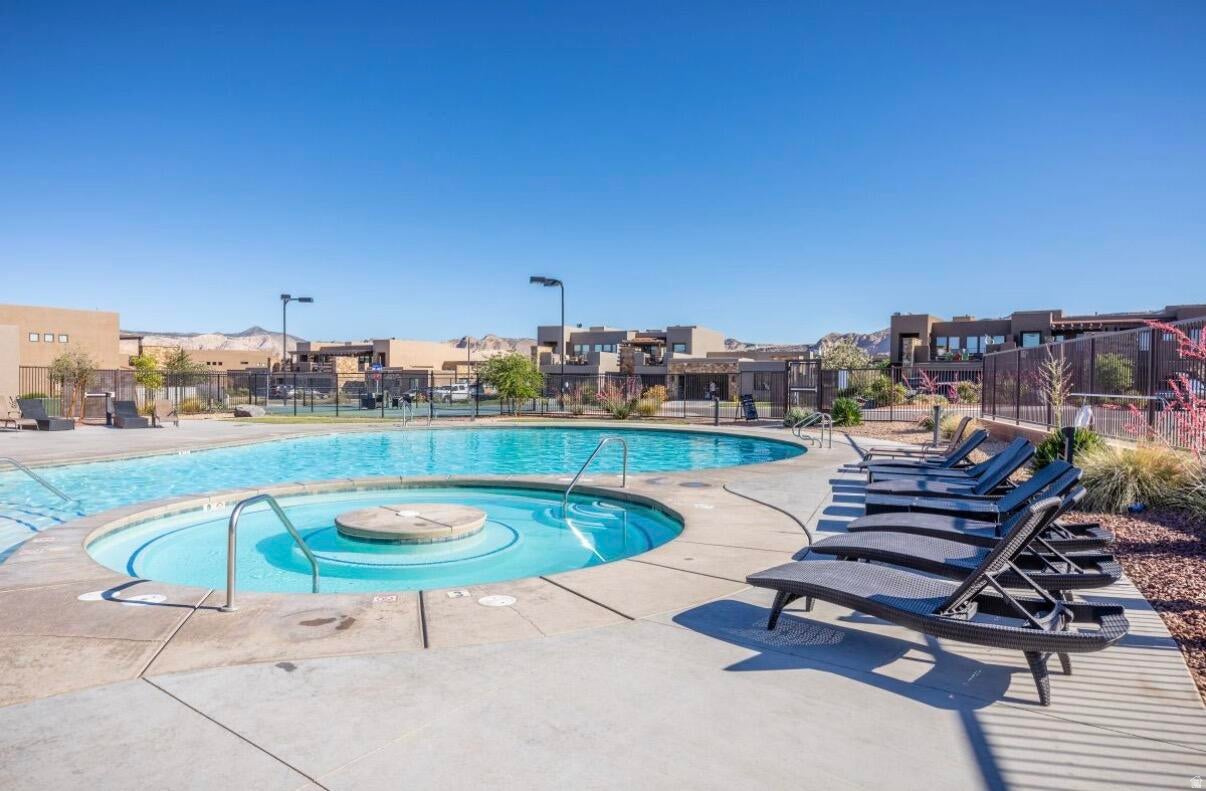 ESCAPES AT THE LEDGES PH 4 - Residential