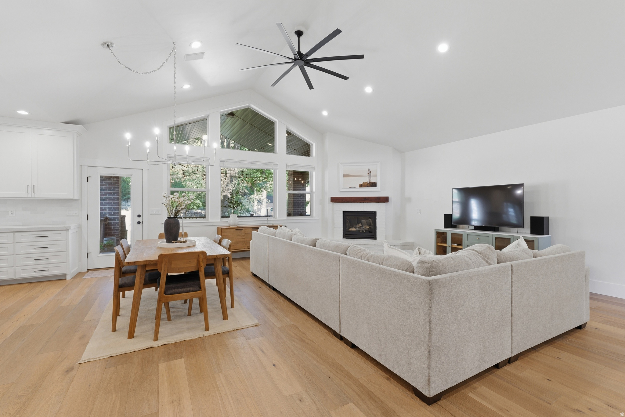 CHERRINGTON HEIGHTS - Residential