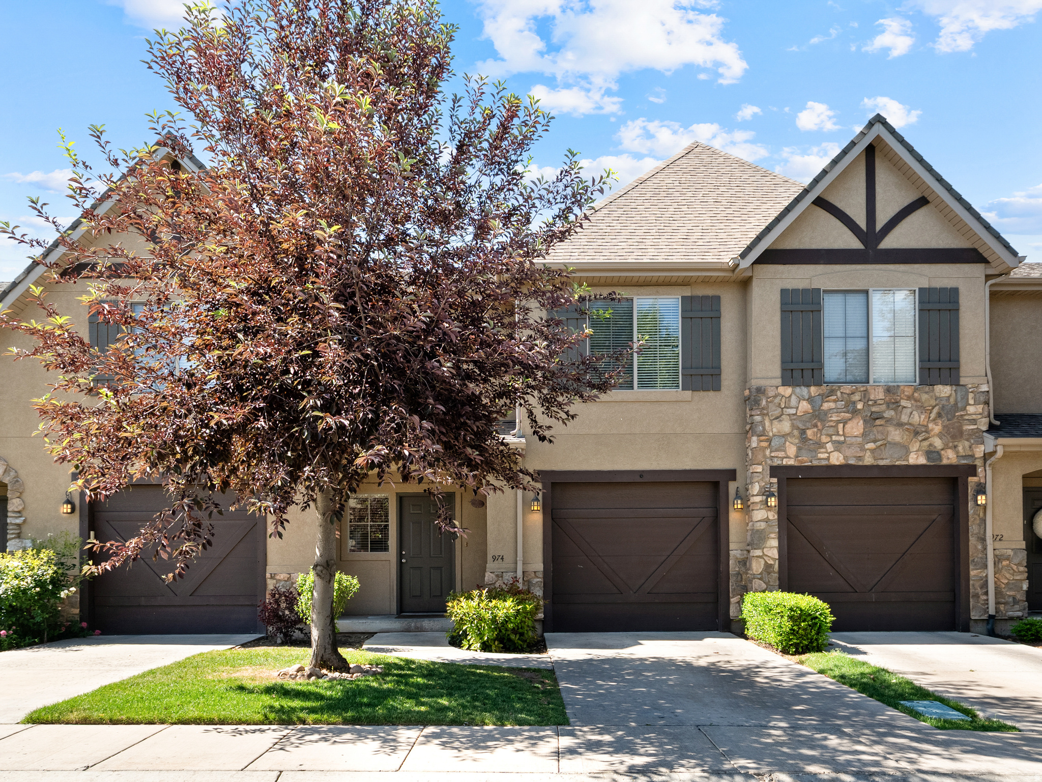 Prime location! Convenient freeway access, close to shopping and recreation. Pool, clubhouse, and everything you need to entertain! Cozy cottage neighborhood has everything you need. Tucked away behind busy roads, but close to everything. Schedule your private appointment today!