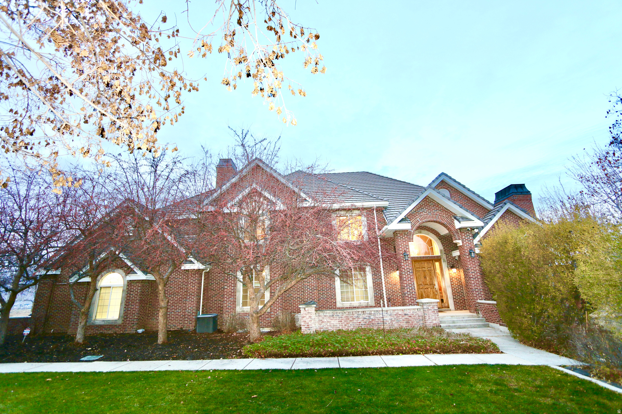 BEST OF THE BEST IN HEBER! You will love living in this beautiful, light & open, extremely well-built,  brick home with spectacular, panoramic views of the valley & mountains from every level, on a large private lot at the end of a cul-de-sac in Valley Hills Estates. This home is the perfect entertaining & gathering place. Home theater, gym, beautiful outdoor spaces, remodeled kitchen with new premium appliances, new carpet, light, spacious rooms with large windows. No expense was spared & no detail was neglected. Hydronic radiant in-floor heating keeps you cozy in winter, walk-in closets, 5 fireplaces, 2 huge, heated garages with 6 bays that would fit 9+ cars. 75-year bar-tile roof, back-up generator, auxiliary apartment with separate walk-out entrance. You will appreciate the thoughtful design & quality construction on a very choice parcel of land that is minutes away from Deer Valley ski resort, parks & shopping. Don't miss this opportunity!