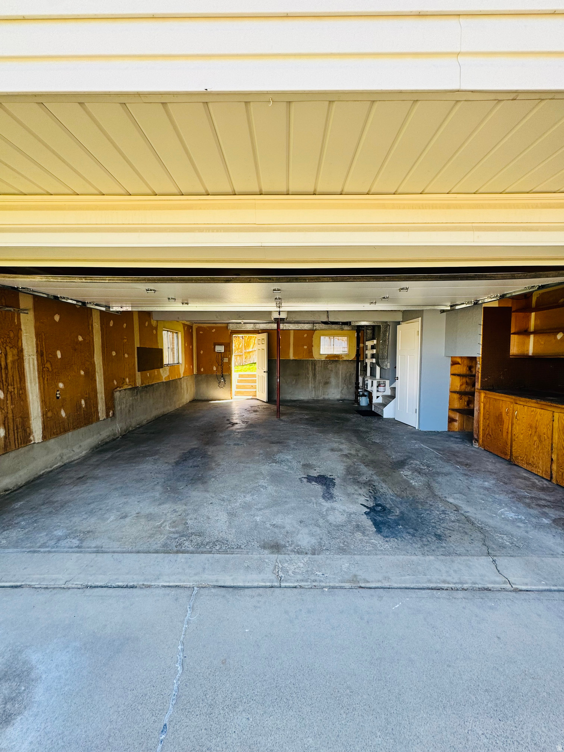 MAYWOOD HILLS - Residential