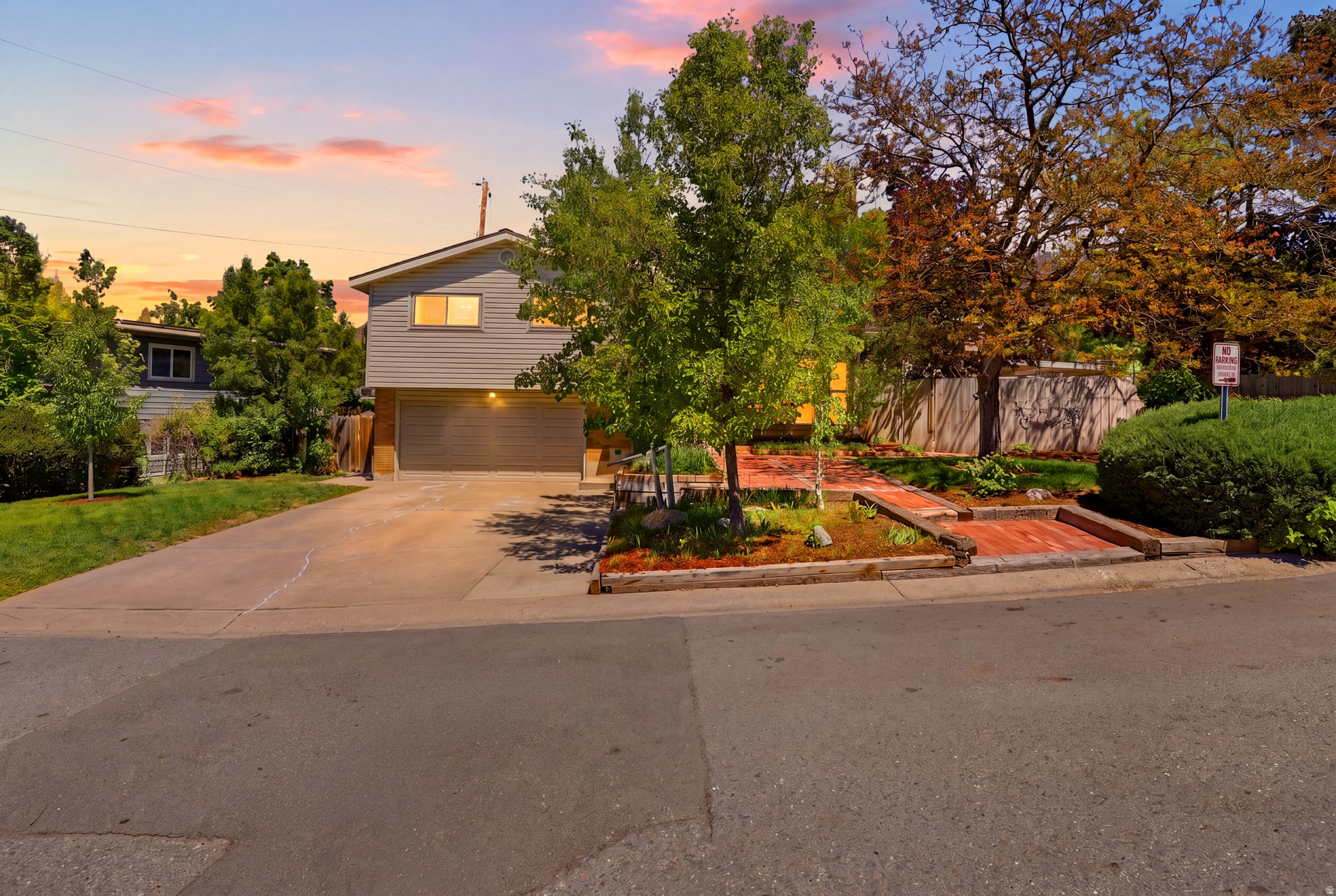 MAYWOOD HILLS - Residential
