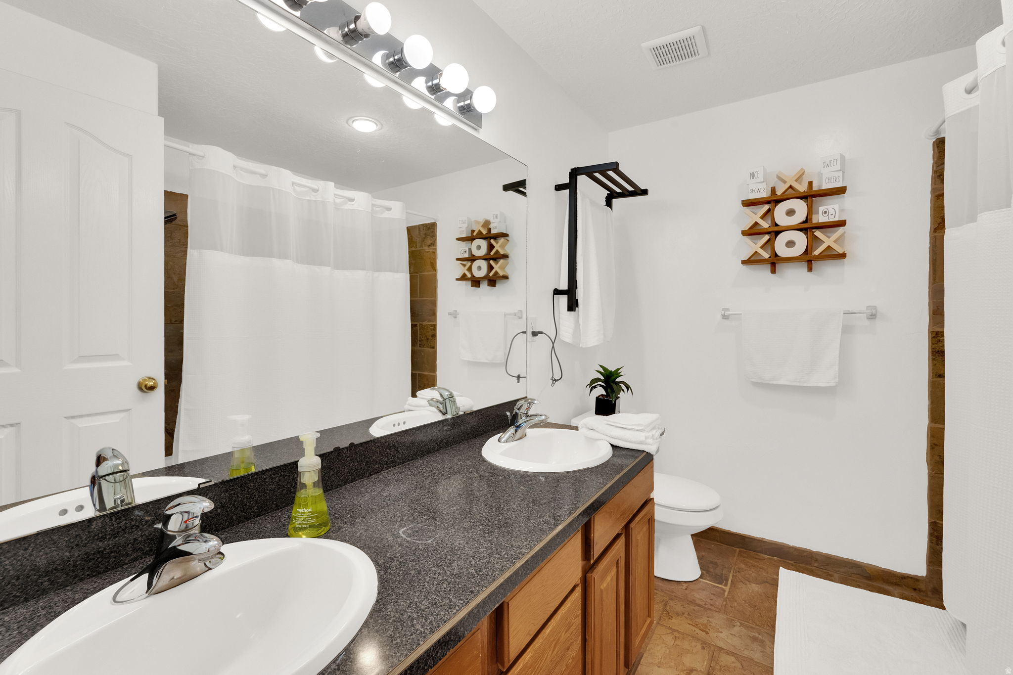 SILVER LAKE ESTATES - Residential