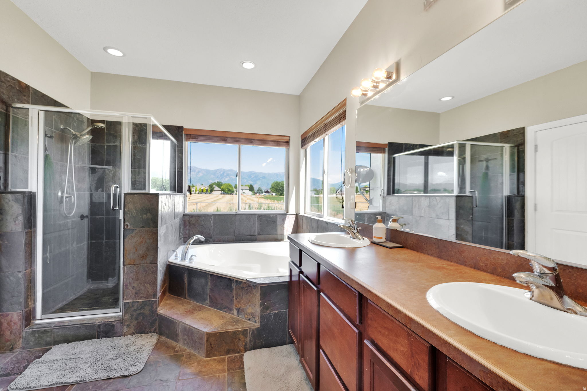 SILVER LAKE ESTATES - Residential