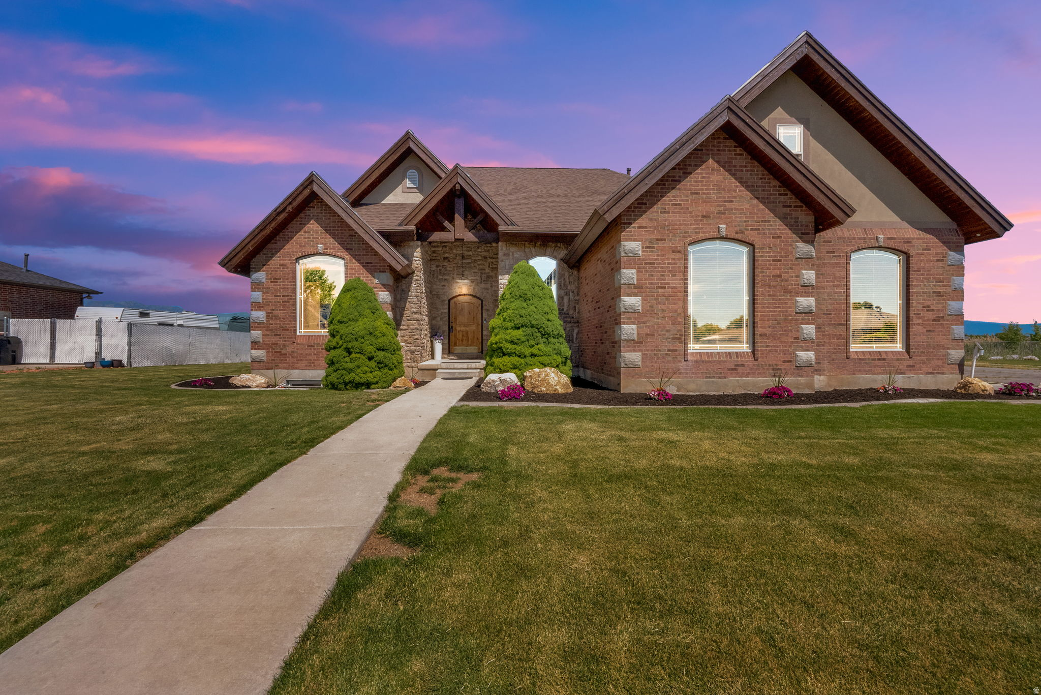 Park City architecture and elegance at Davis County prices. This 5 bedroom and 3.5 bath is a one of a kind. With two story vaulted ceilings in the entrance and great room. Stunning exposed beams and decorative shelves give the owner endless options to dazzle. Enjoy summer evenings on your expansive deck as you enjoy wildlife in the nearby farm with mountains framing your view. Or entertain in your home theater room with wet bar. The options are endless!