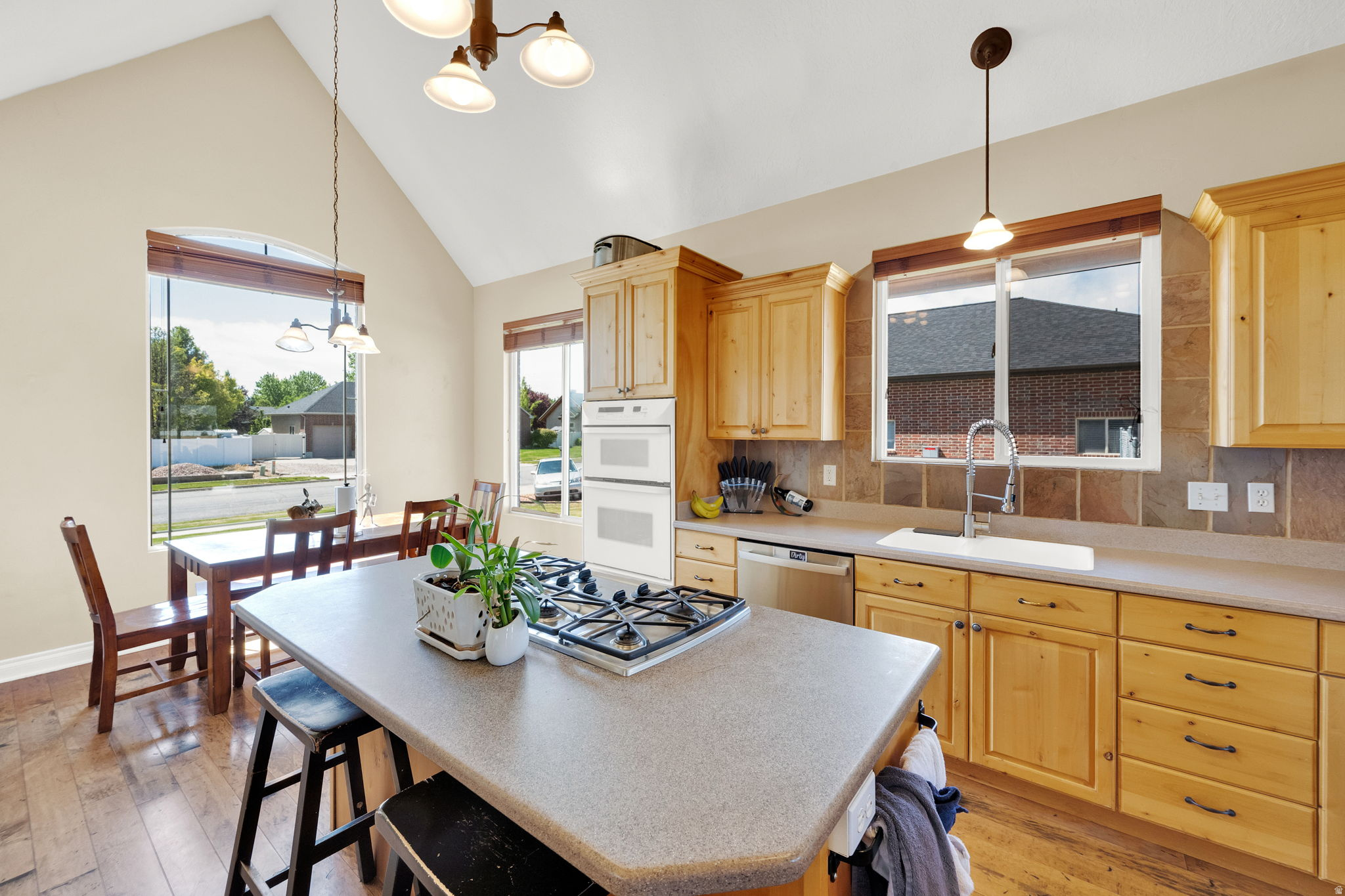 SILVER LAKE ESTATES - Residential