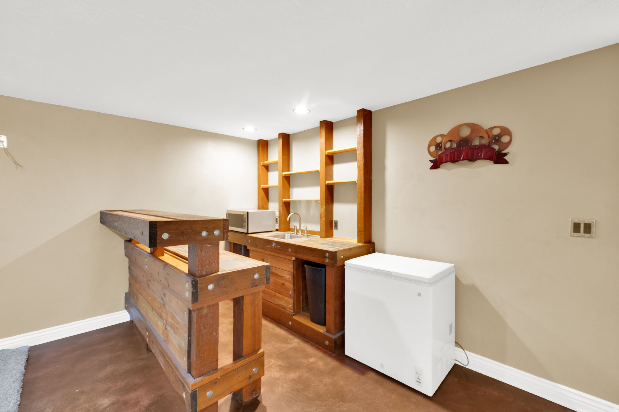 SILVER LAKE ESTATES - Residential