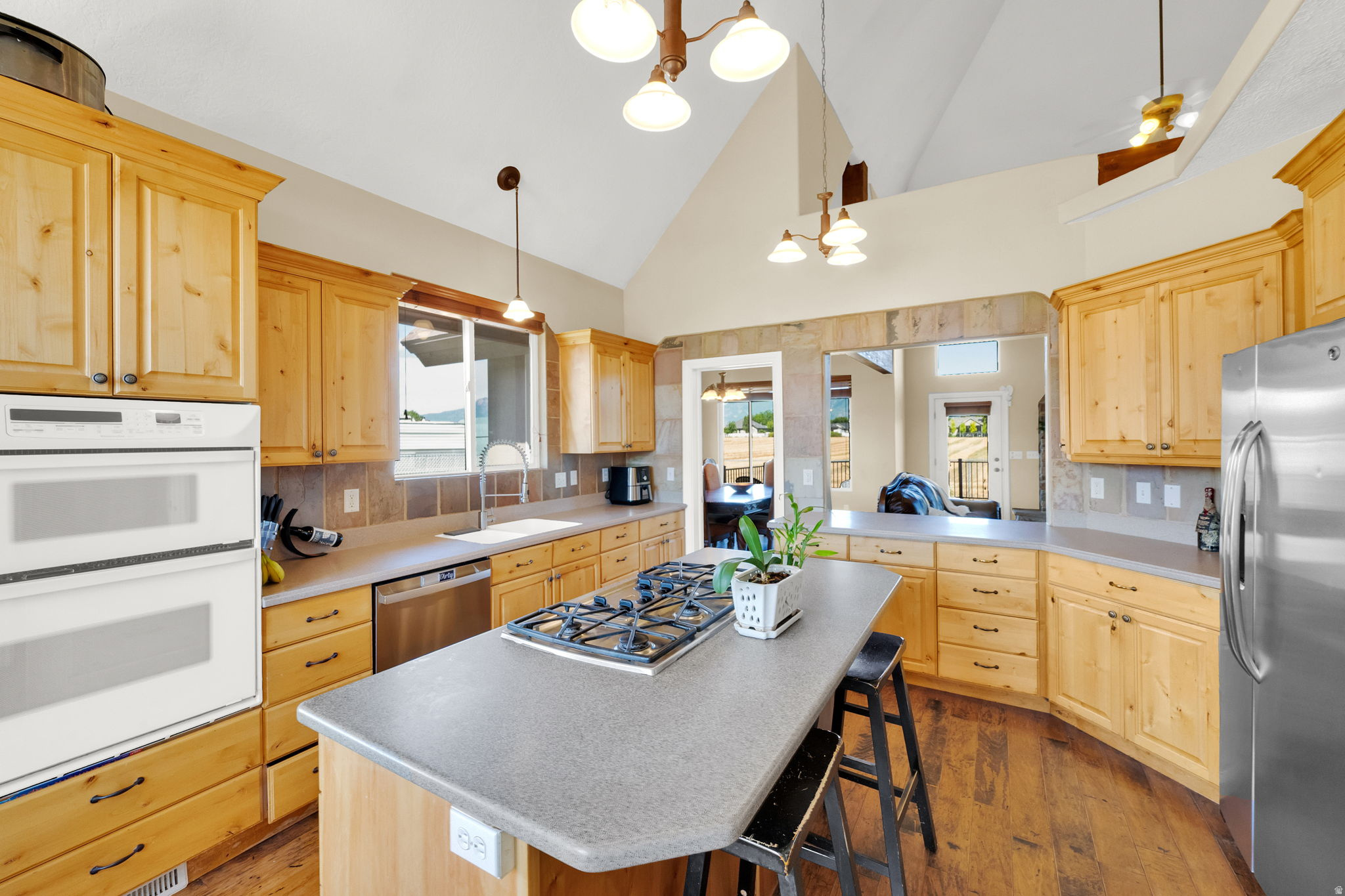 SILVER LAKE ESTATES - Residential