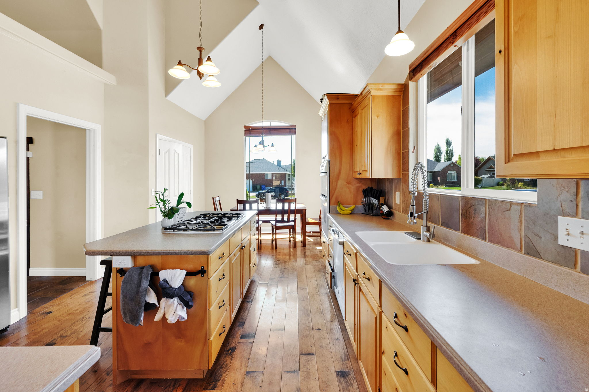 SILVER LAKE ESTATES - Residential