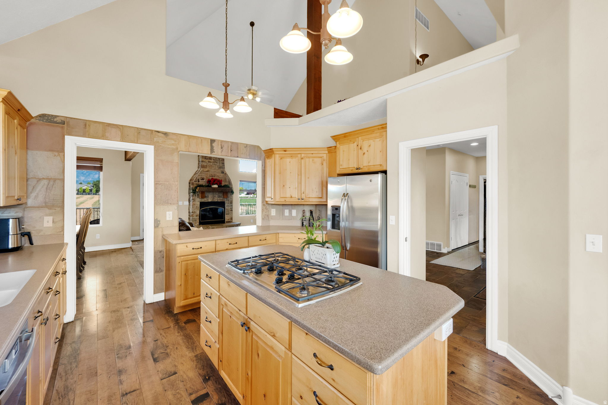 SILVER LAKE ESTATES - Residential